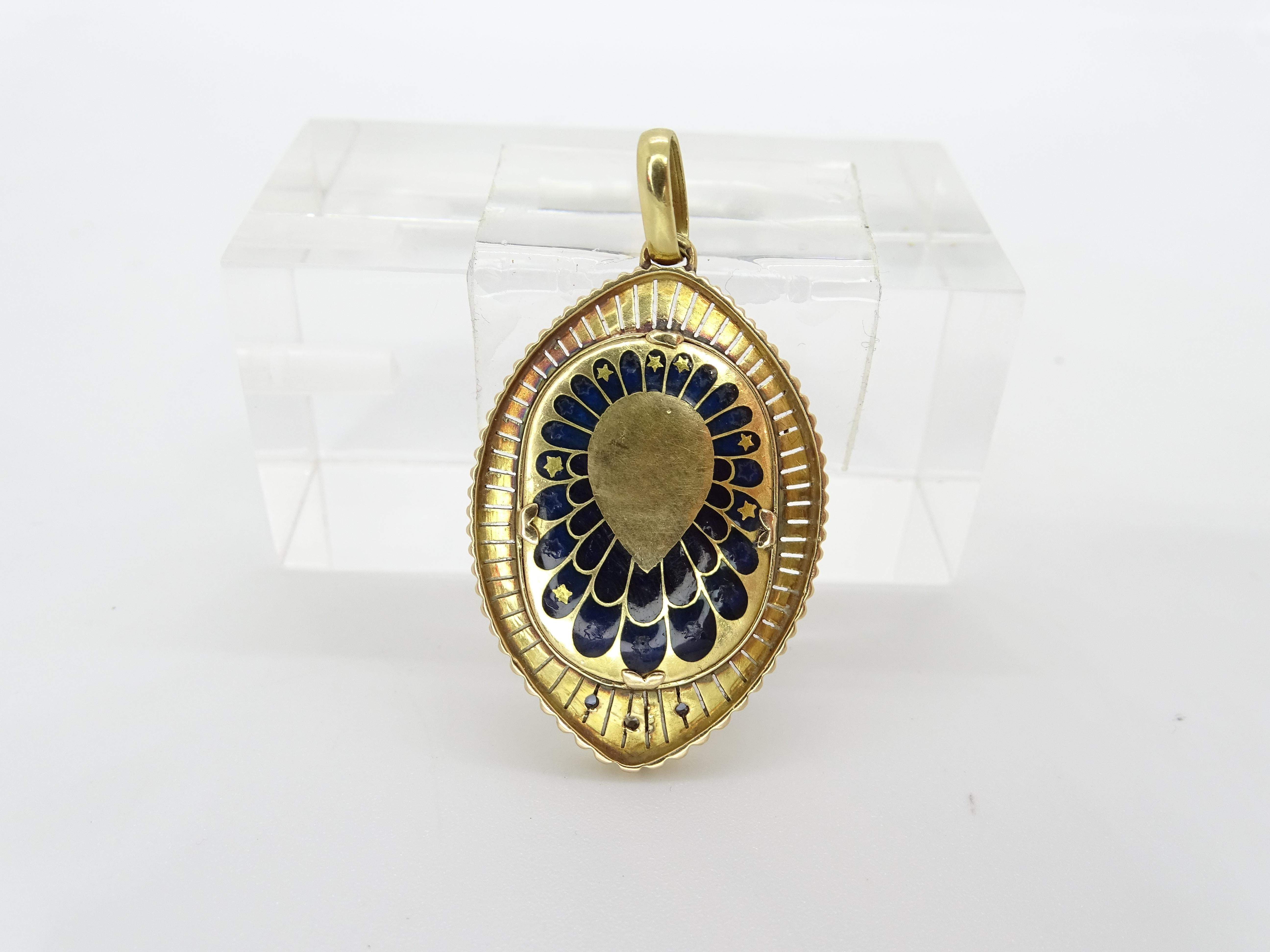 French jewelry pendant 