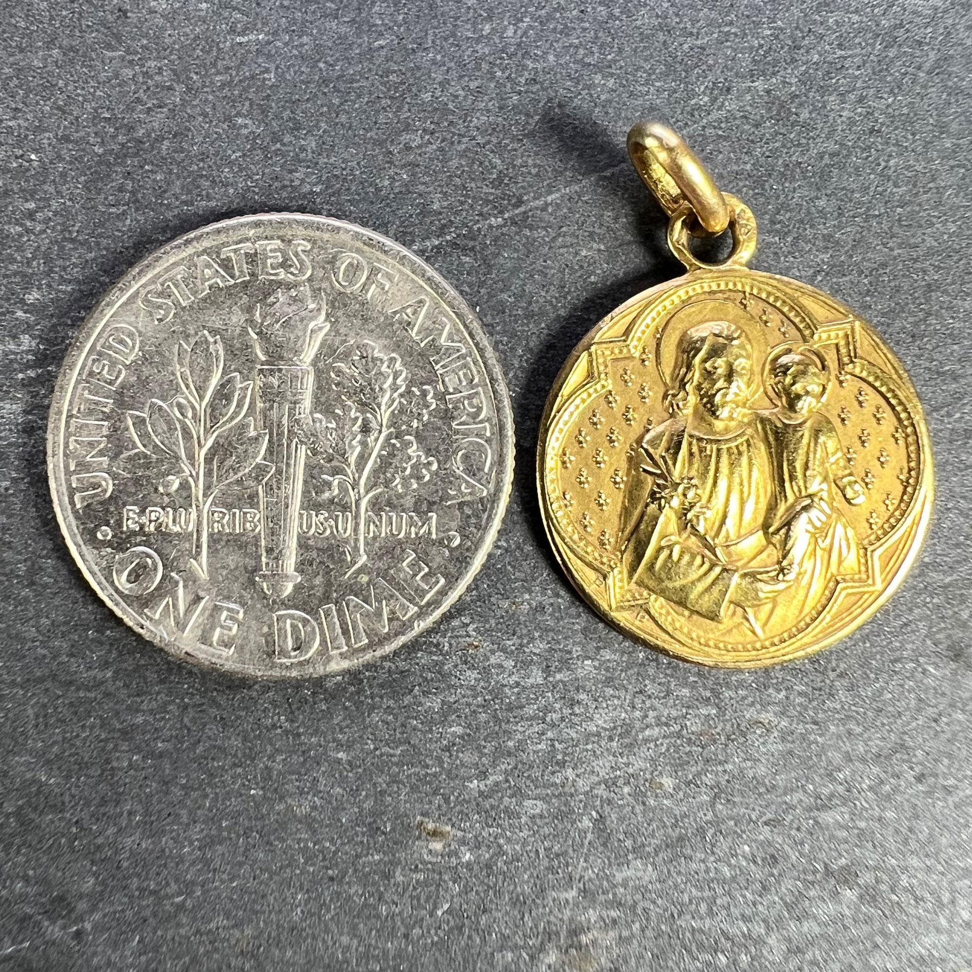 Pendentif médaille en or jaune 18K Joseph et Jésus français en vente 7