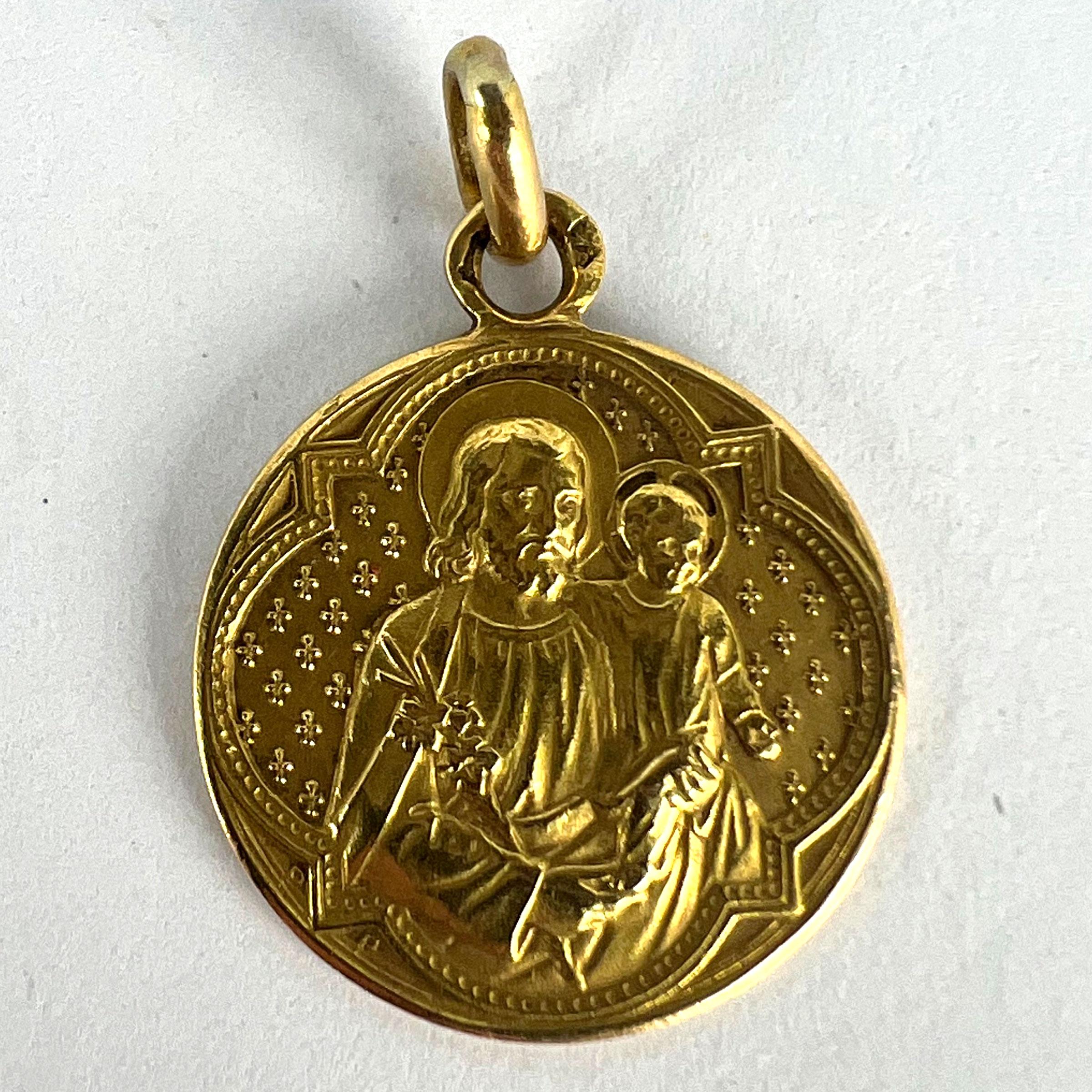 Pendentif médaille en or jaune 18K Joseph et Jésus français en vente 8