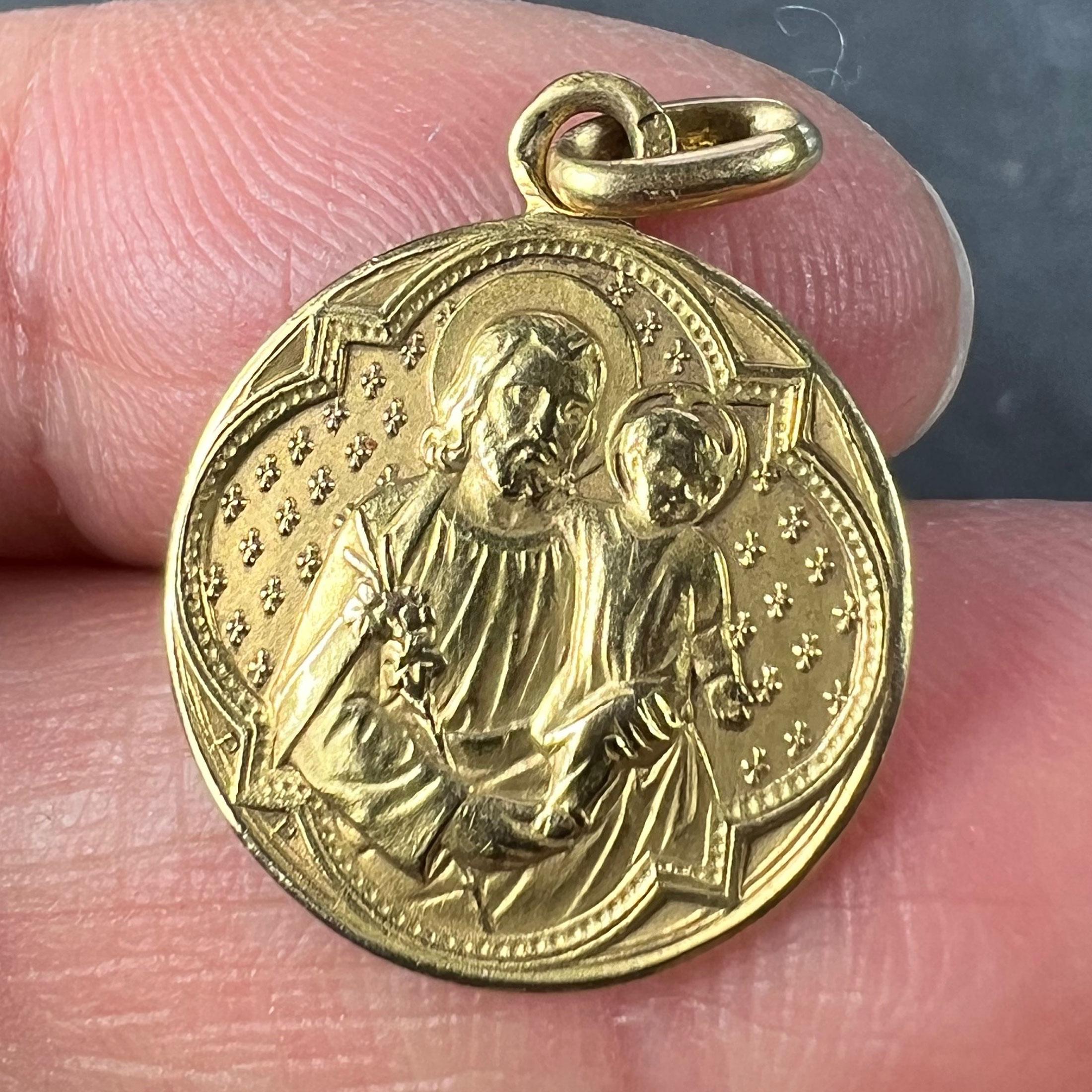 Pendentif médaille en or jaune 18K Joseph et Jésus français en vente 1