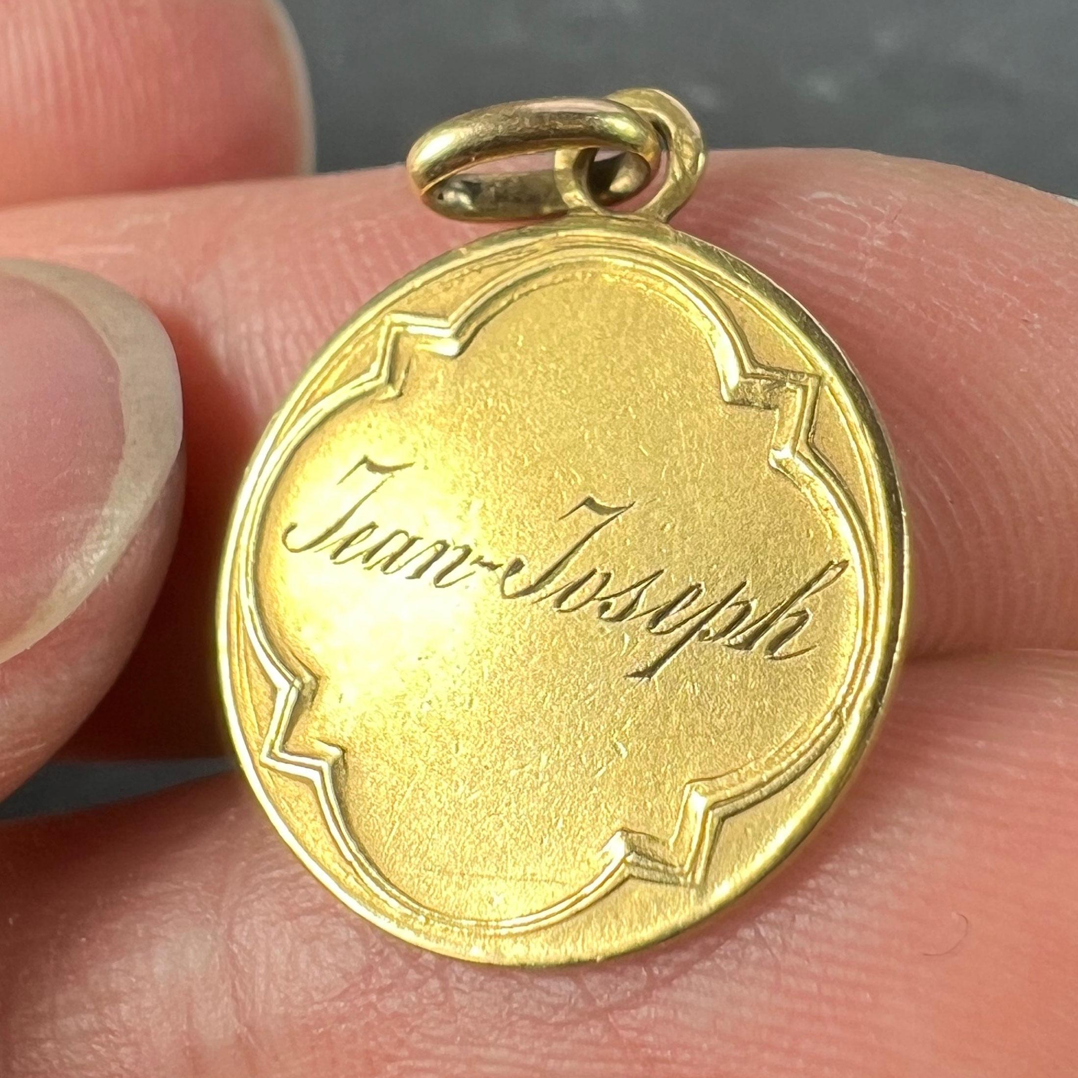 Pendentif médaille en or jaune 18K Joseph et Jésus français en vente 4