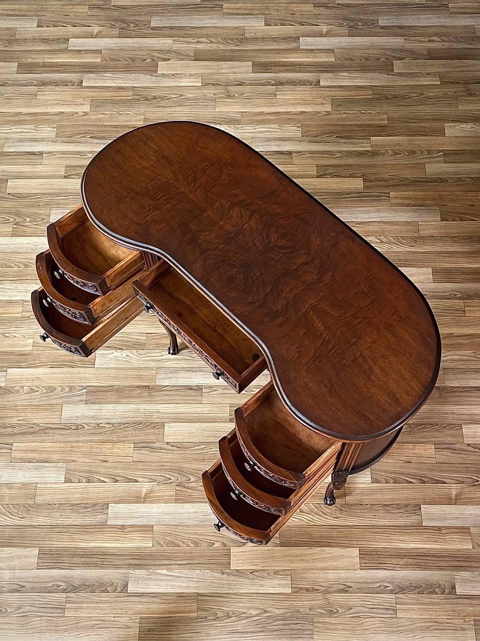 French Kidney Shape Carved Writing Desk In Good Condition In Los Angeles, CA