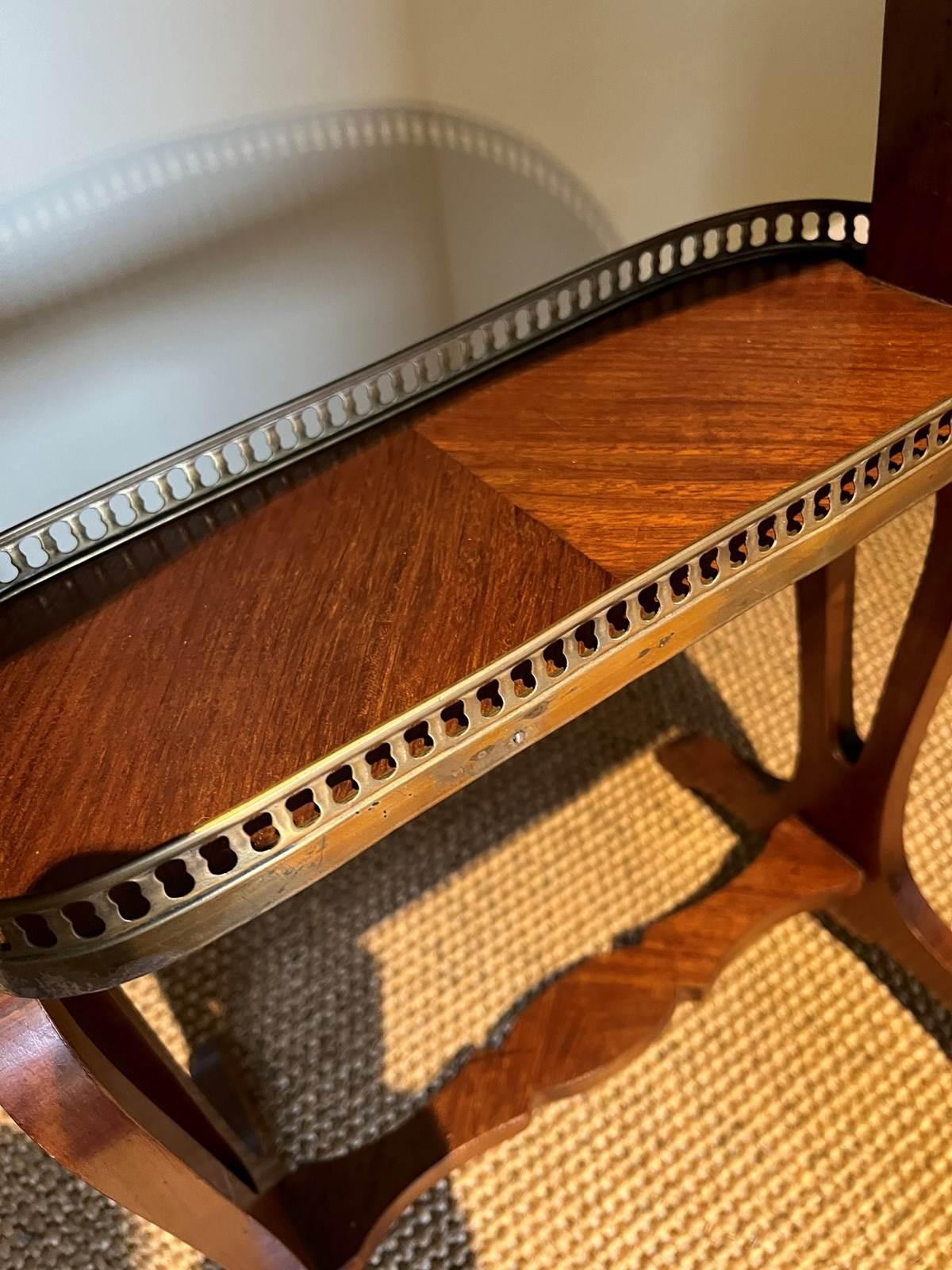 French Kidney Shaped Brass Galleried Table In Good Condition In London, GB