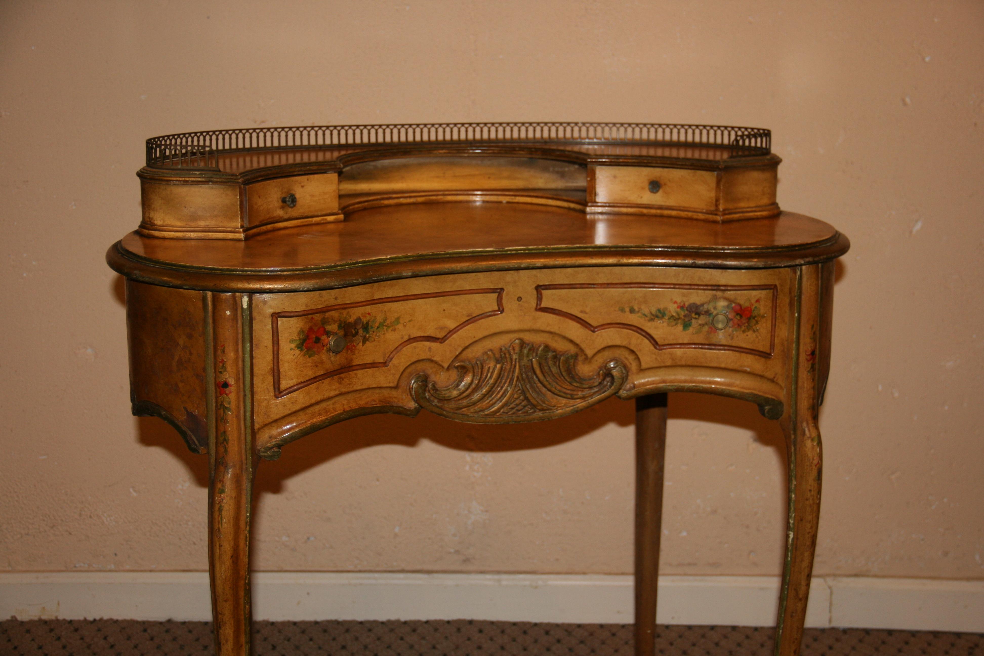 French Kidney Shaped Hand Painted Desk and Chair 1920's In Good Condition For Sale In Douglas Manor, NY