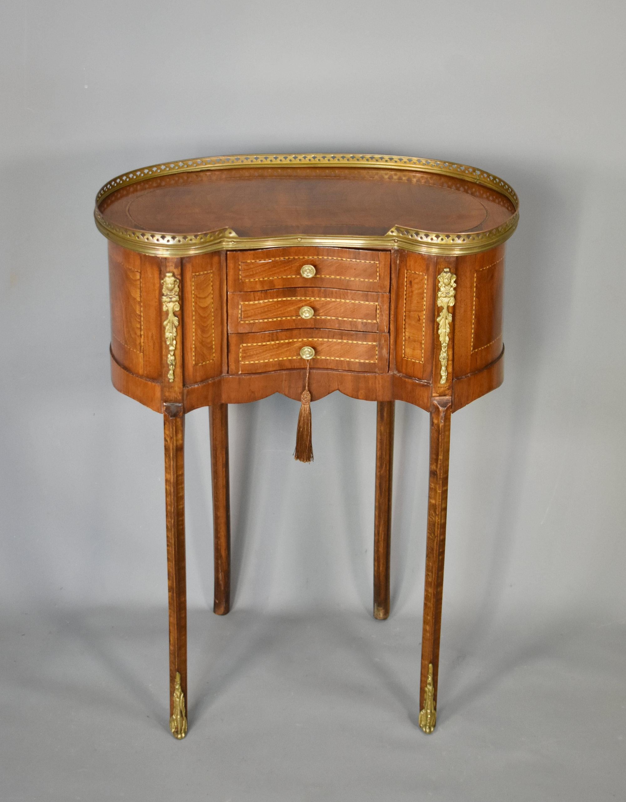 French Kidney-Shaped Side Table Louis XVI Style For Sale 2
