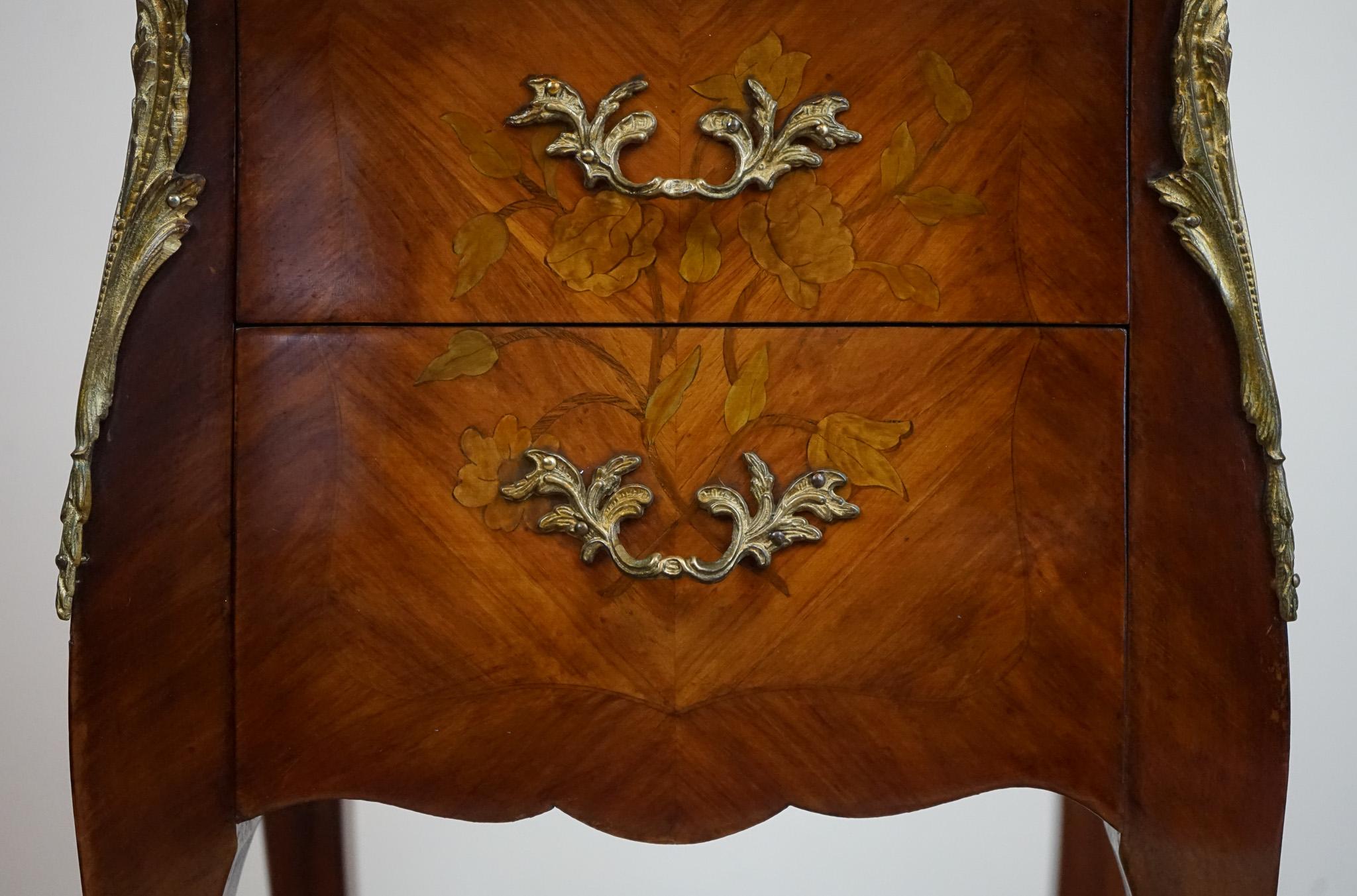 French Kingwood and Floral Marquetry Inlaid Bedside Chest with Marble Top In Good Condition For Sale In Crawley, GB
