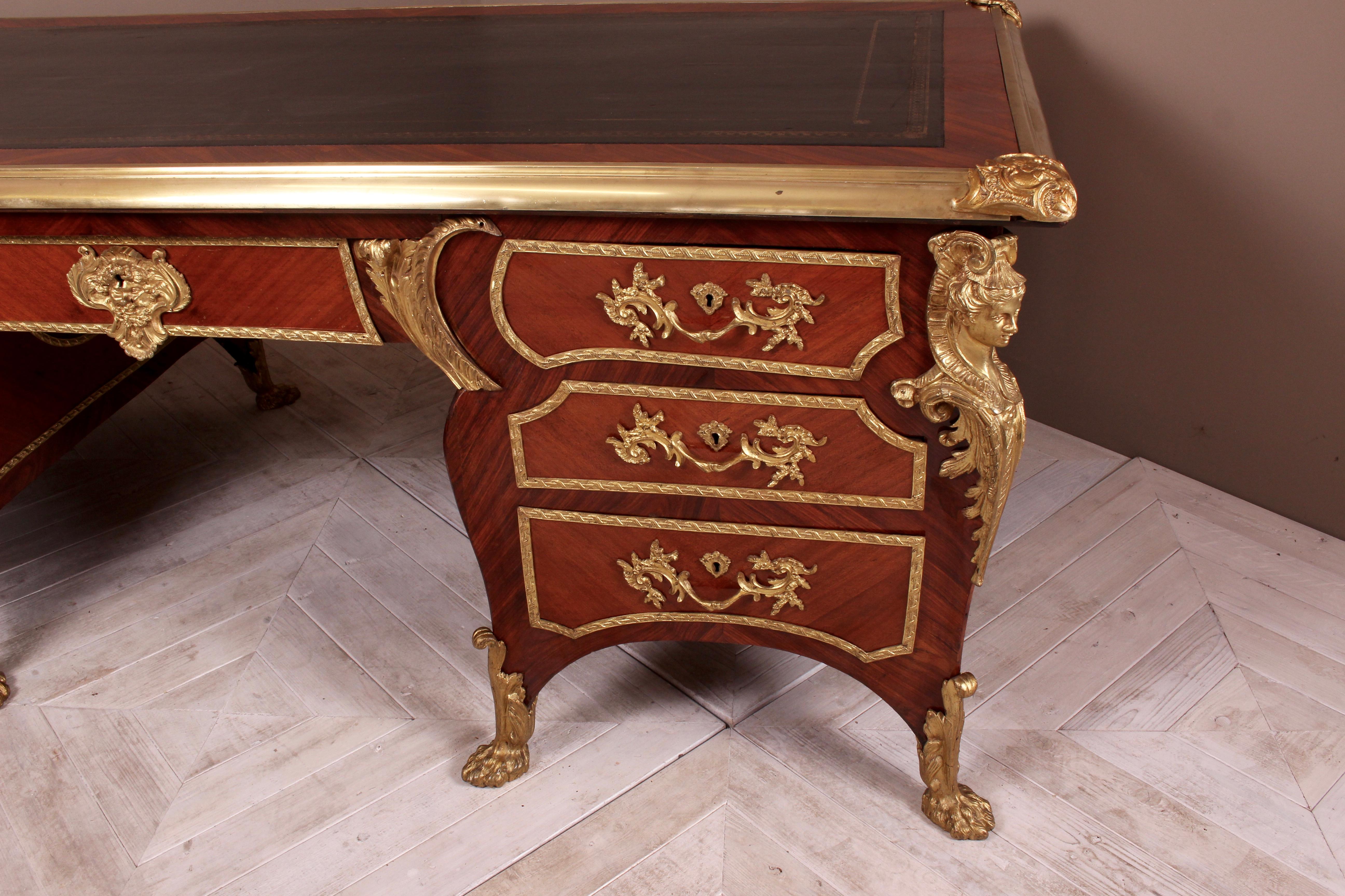 French Kingwood and Ormolu Bureau Plat Late 19th Century by Au Gros Chene, Paris In Good Condition For Sale In Heathfield, East Sussex