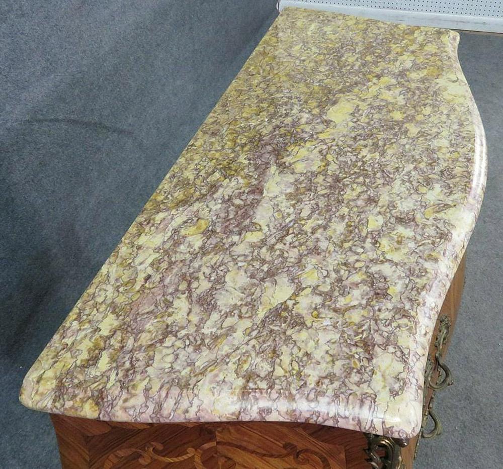 French Kingwood Louis XV Marble Top Commode with Bronze Ormolu In Good Condition For Sale In Swedesboro, NJ