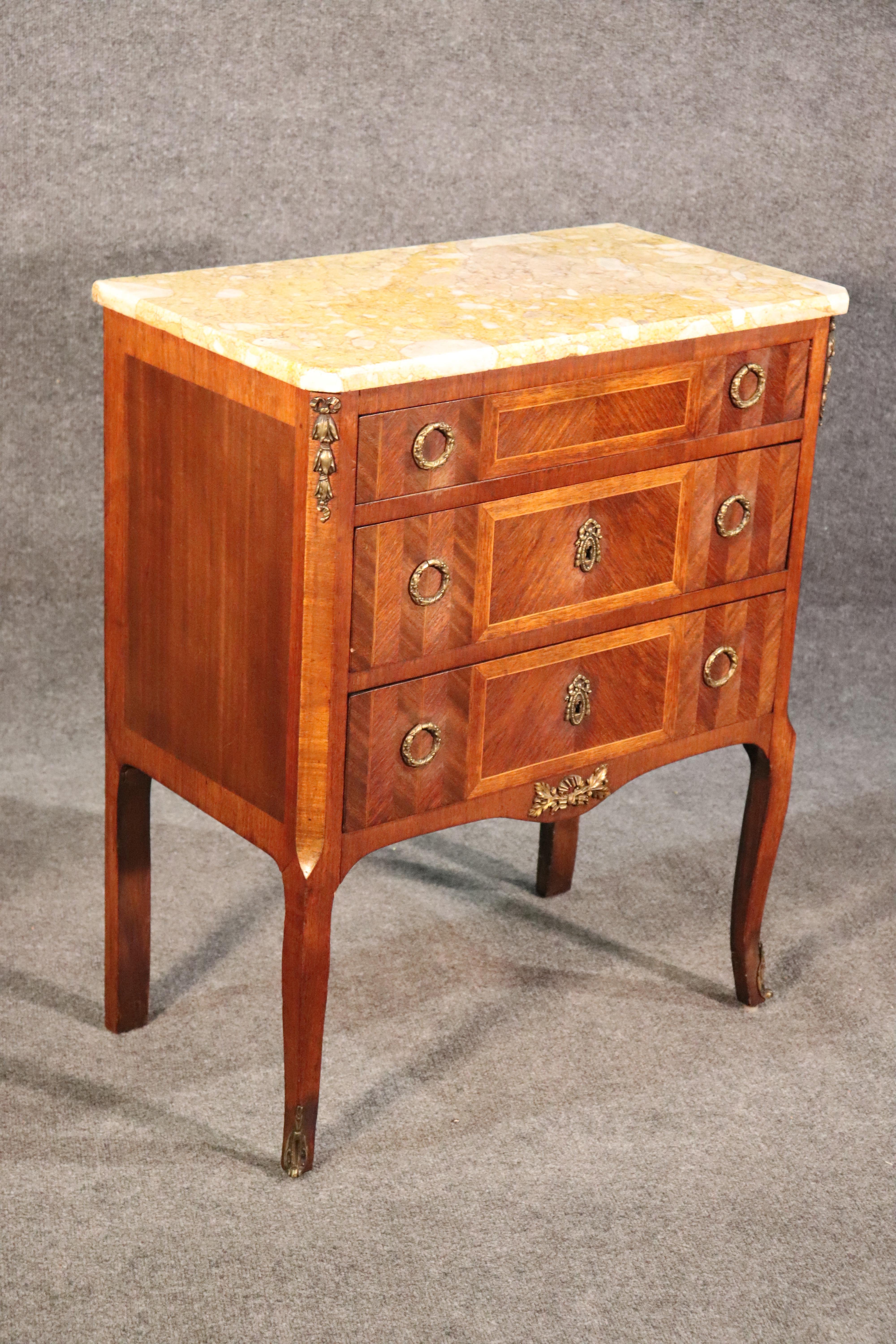 French Kingwood Louis XV Marble-Top Nightstand Commode Side Table, circa 1920 4