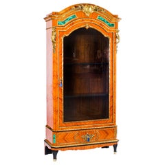 Armadio vitreo francese del XIX secolo con montatura in malachite e ormolu