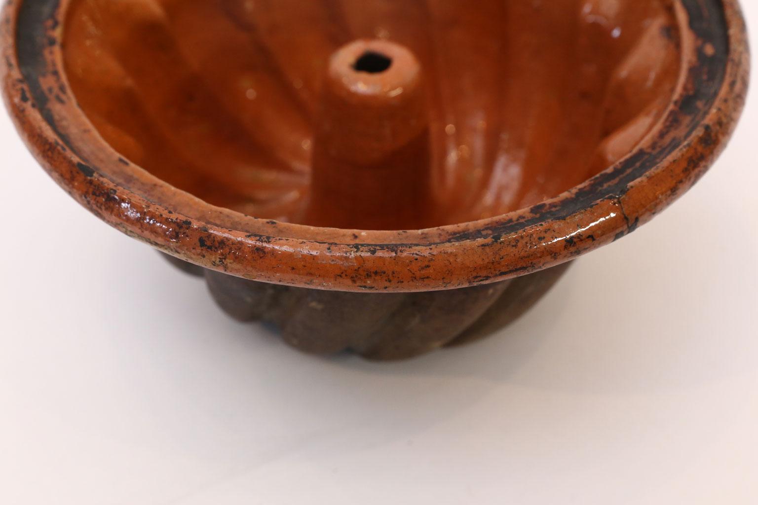 French Kouglof Mold in Ruddy-Terracotta Color Glaze In Good Condition In Houston, TX