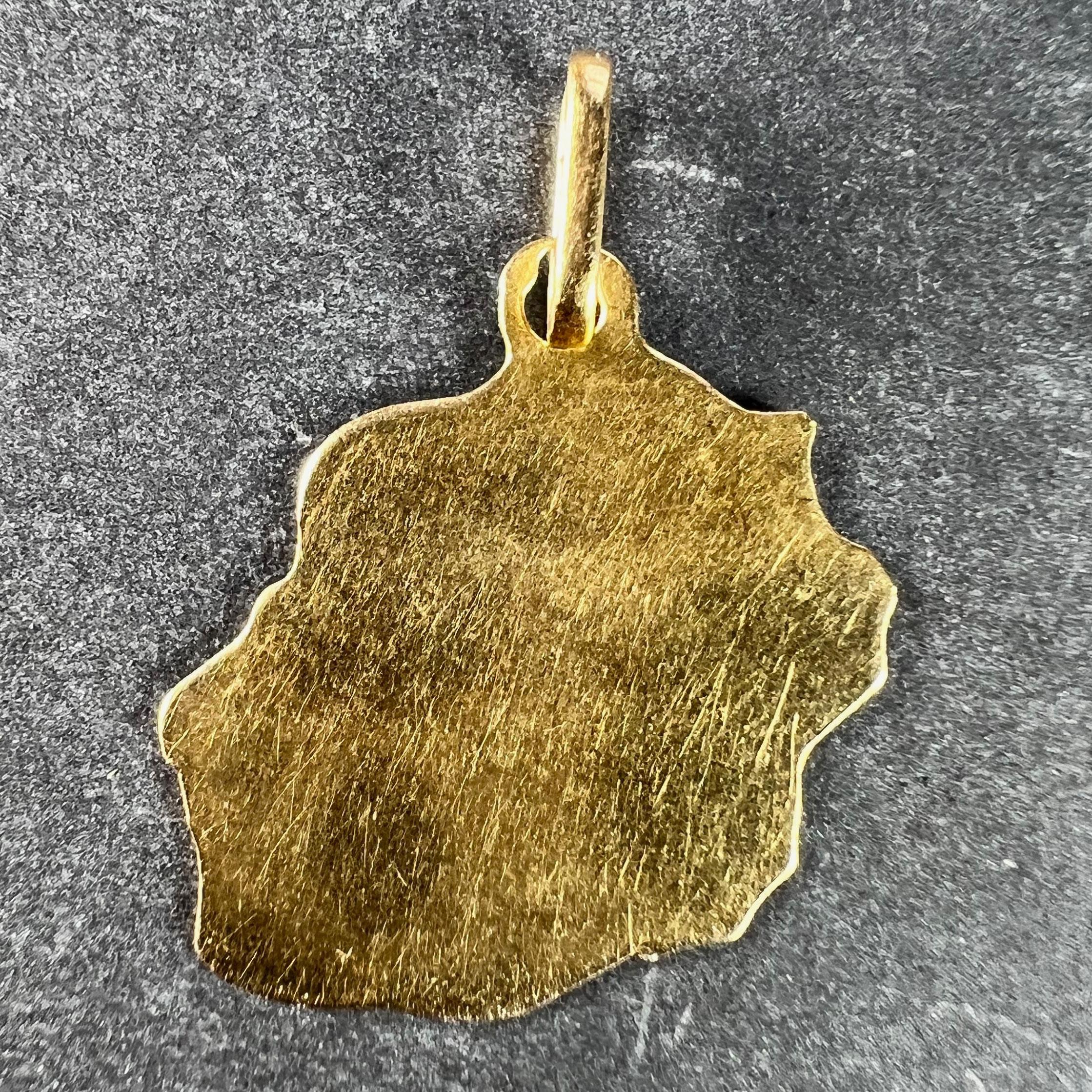French La Reunion Island Map 18 Karat Yellow Gold Charm Pendant In Good Condition For Sale In London, GB