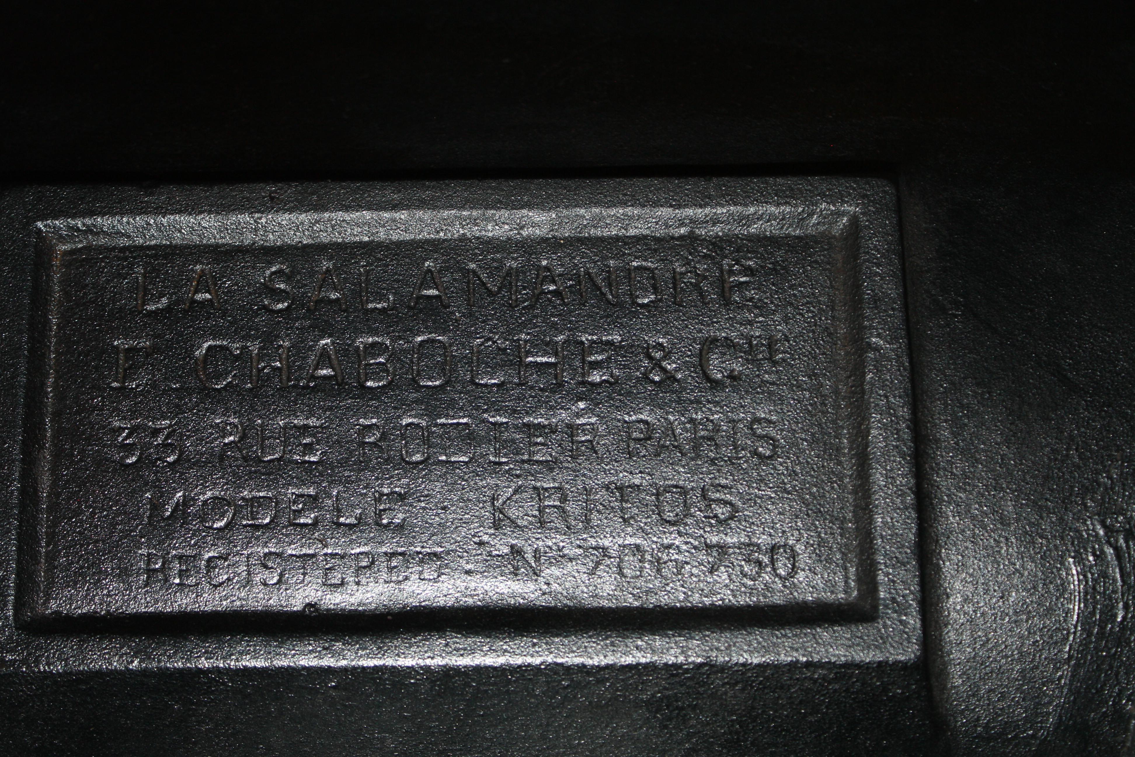 Französischer Gusseisenofen La Salamandre von F Chaboche and Company:: um 1920 (Eisen) im Angebot