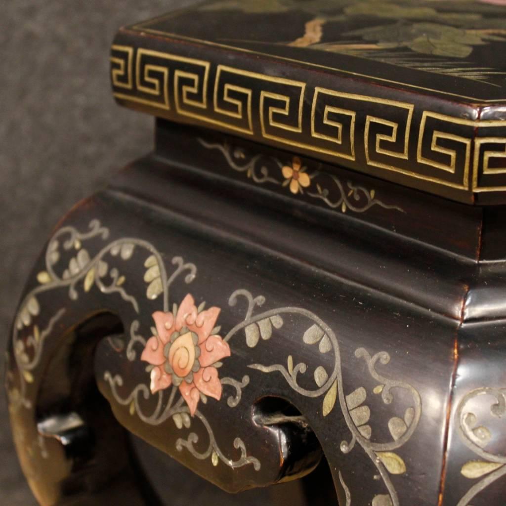 20th Century French Lacquered and Painted Wooden Chinoiserie Side Table, 1970 For Sale 1