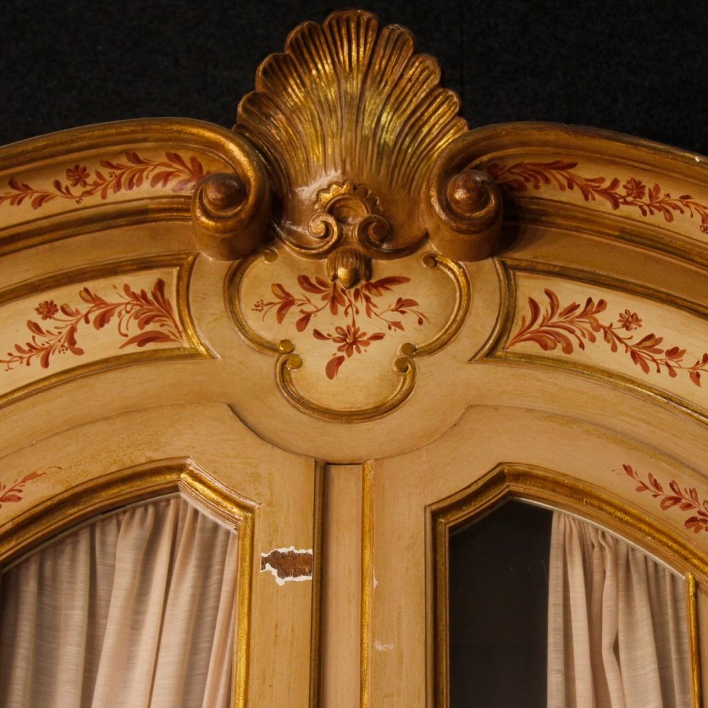 Mid-20th Century French Lacquered, Painted and Gilded Wooden Showcase from 20th Century