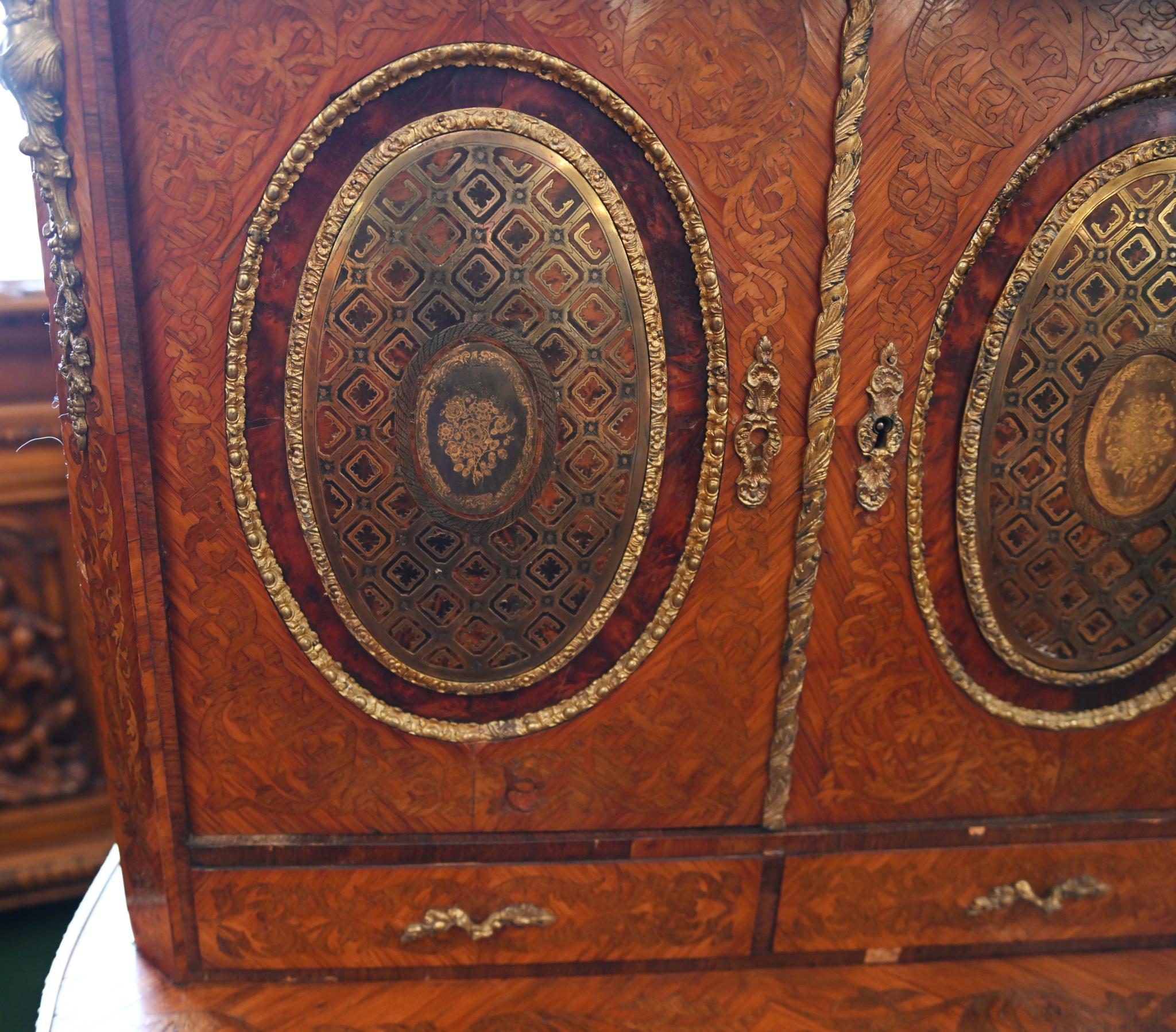 Fine XIX secolo Scrivania da donna francese Bureau intarsiata in noce Bonheur de Jour 1880 in vendita