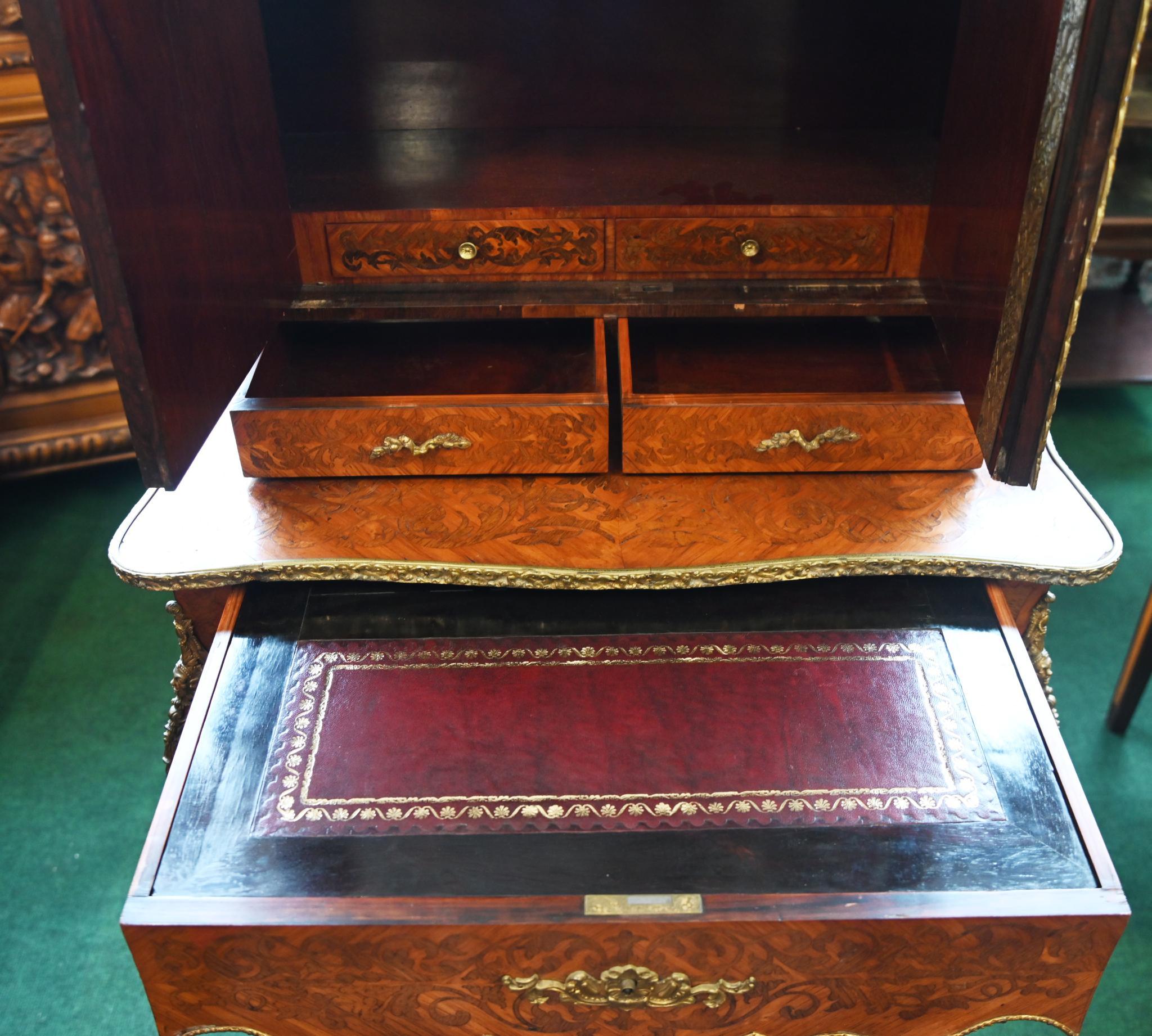 Scrivania da donna francese Bureau intarsiata in noce Bonheur de Jour 1880 in vendita 4