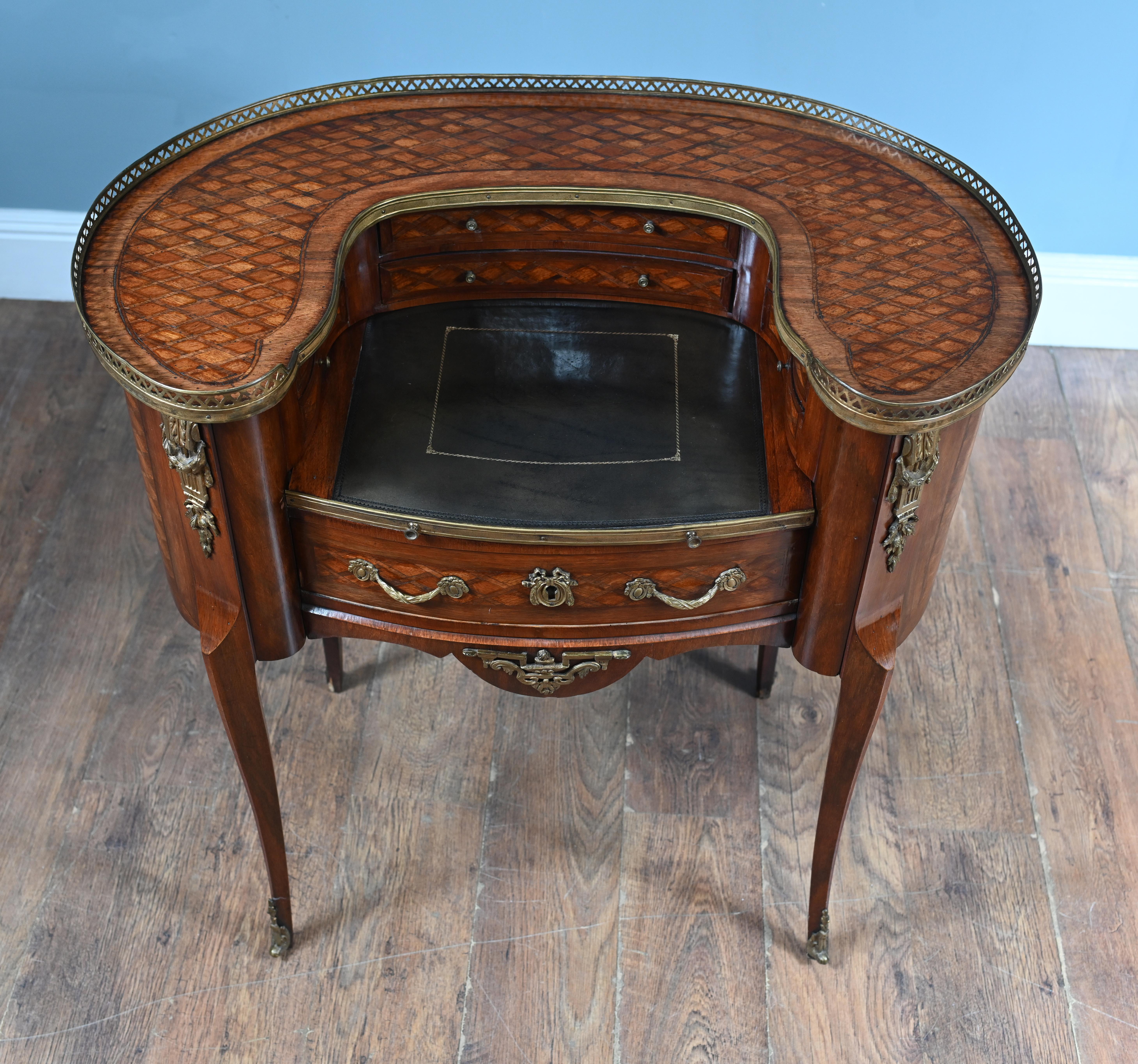 French Ladies Desk Kidney Bean Bonheur Du Jour Louis XV-style In Good Condition For Sale In Potters Bar, GB
