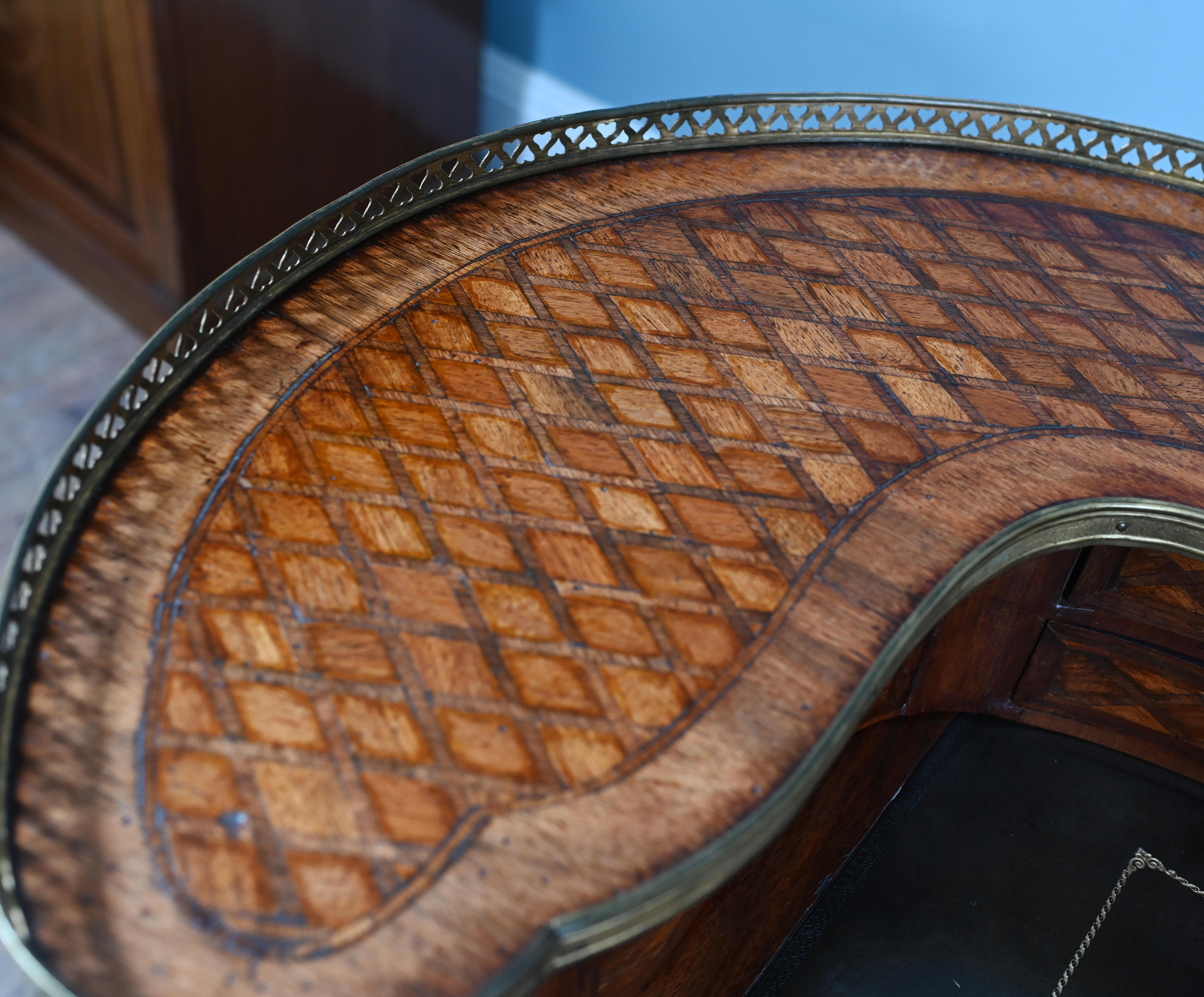 Mid-20th Century French Ladies Desk Kidney Bean Bonheur Du Jour Louis XV-style For Sale