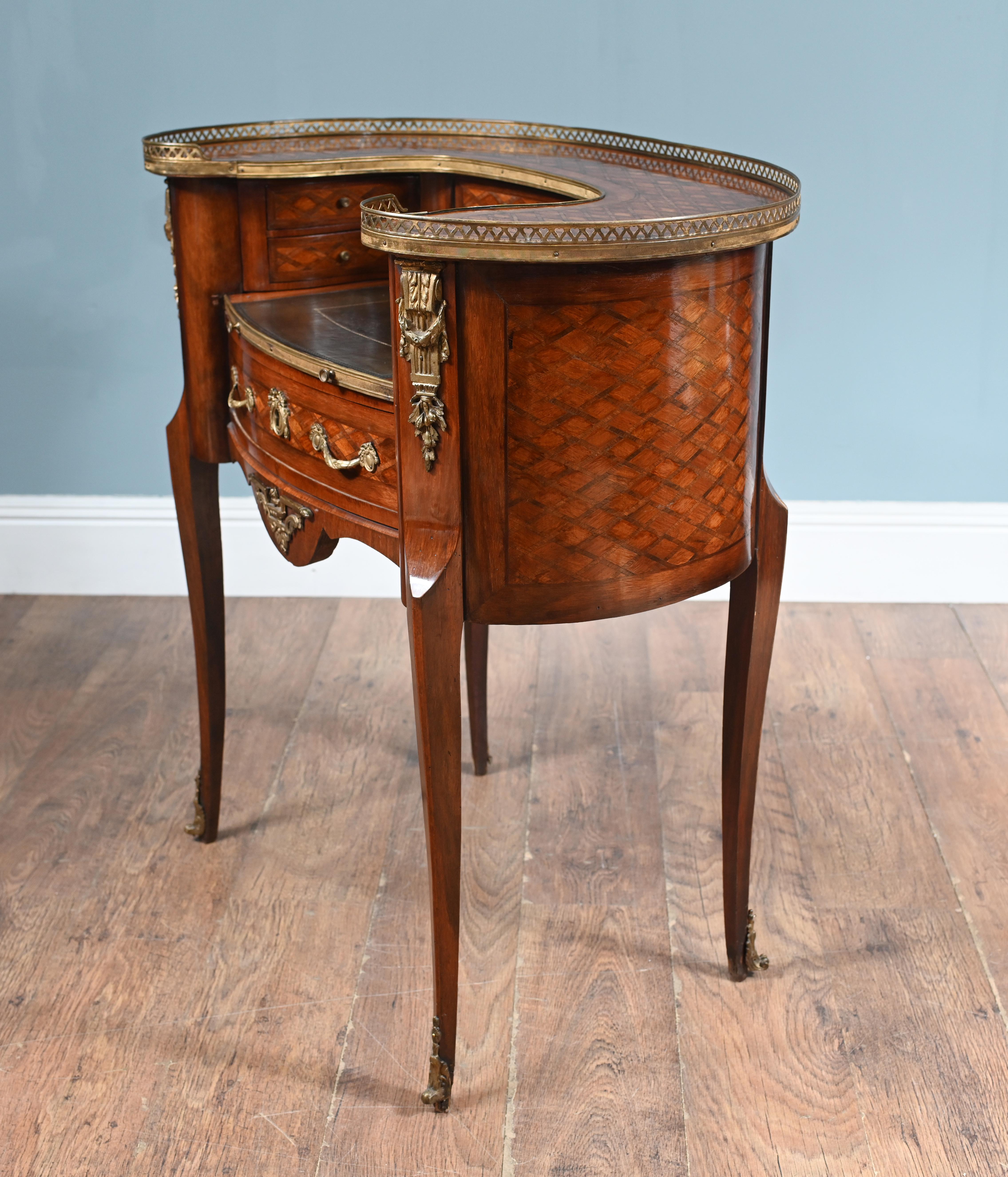 French Ladies Desk Kidney Bean Bonheur Du Jour Louis XV-style For Sale 1