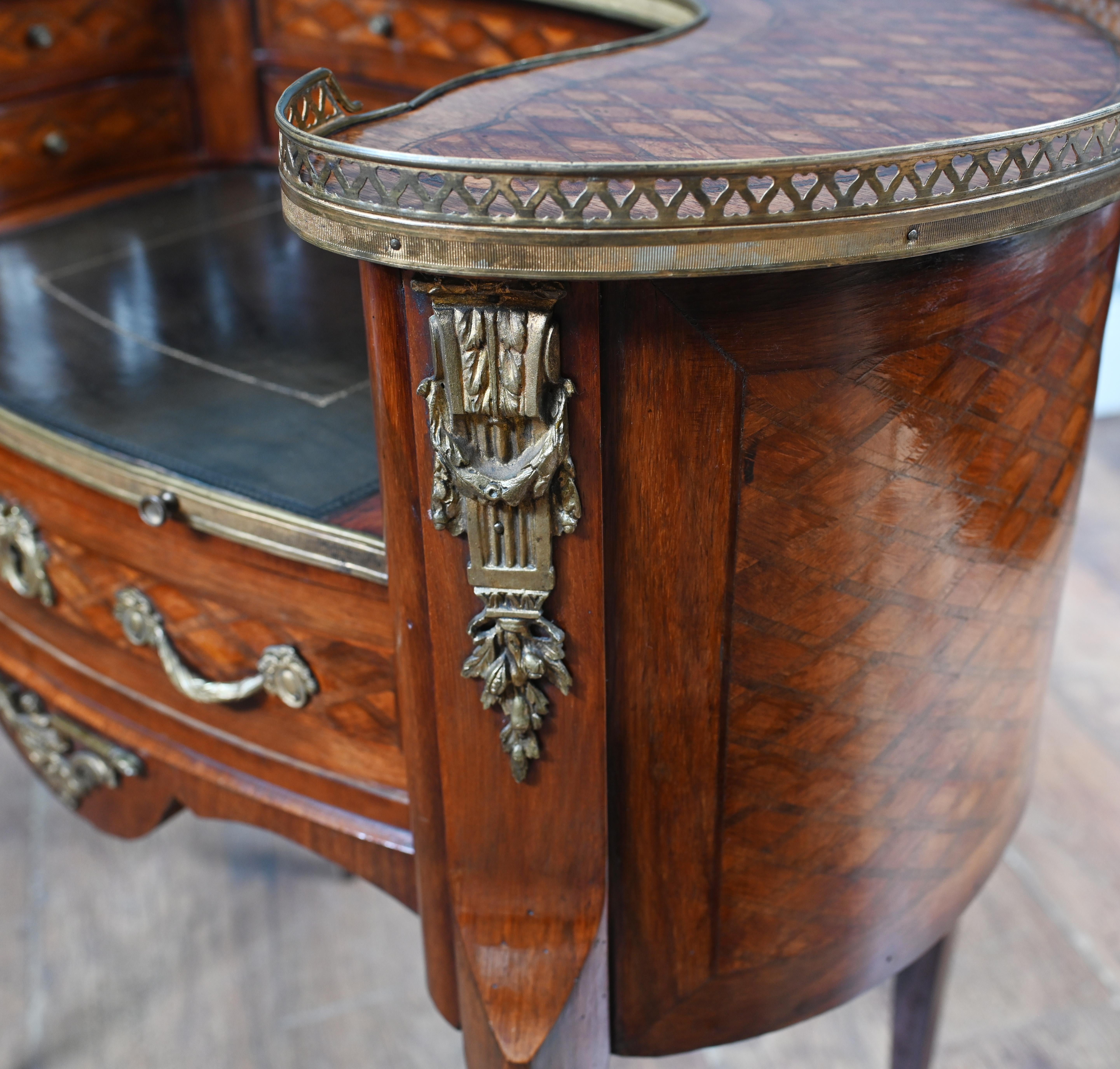 French Ladies Desk Kidney Bean Bonheur Du Jour Louis XV-style For Sale 2