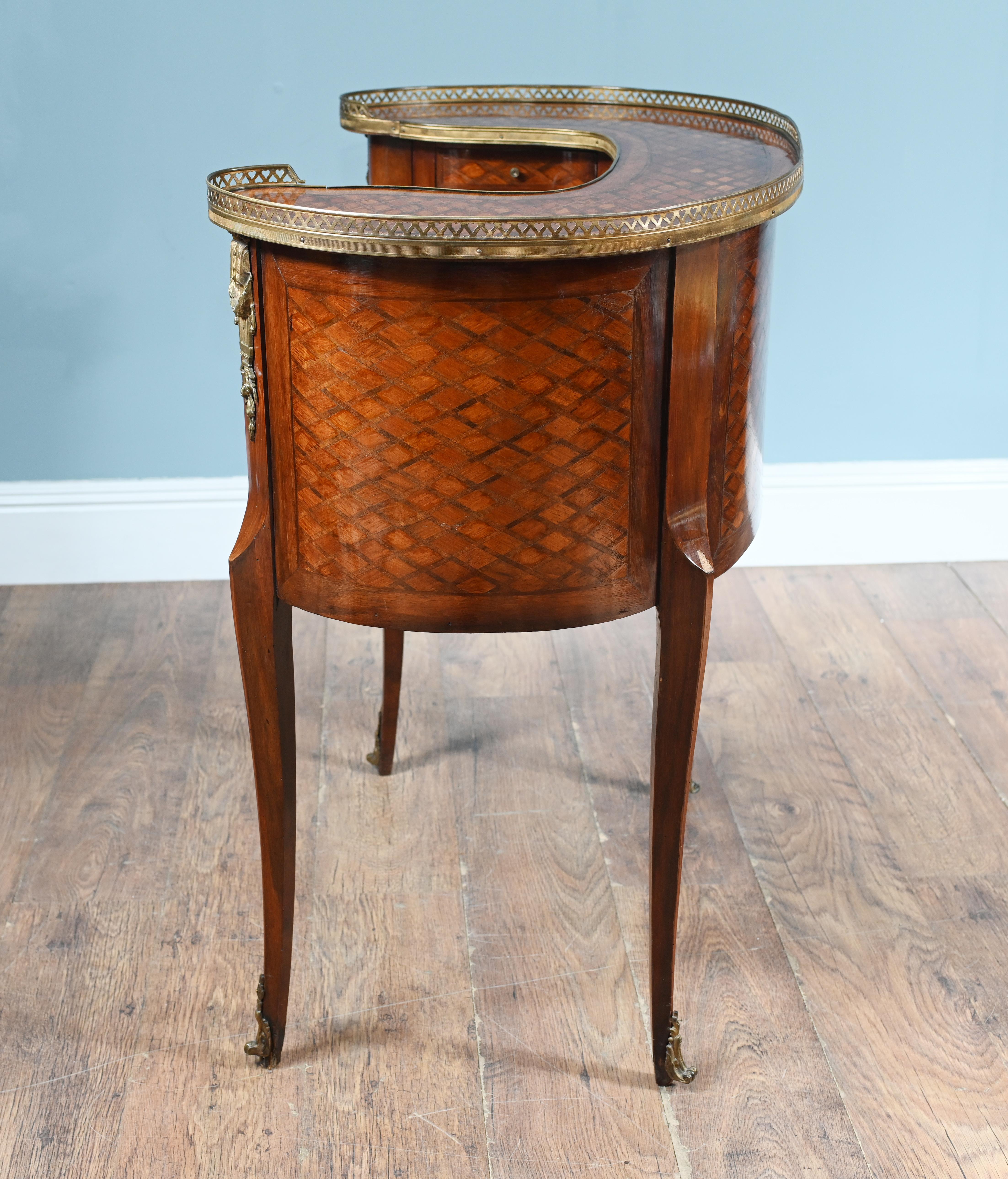 French Ladies Desk Kidney Bean Bonheur Du Jour Louis XV-style For Sale 3