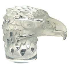 Presse-papiers figuratif à tête d'aigle en cristal Lalique français, signé, 20e siècle