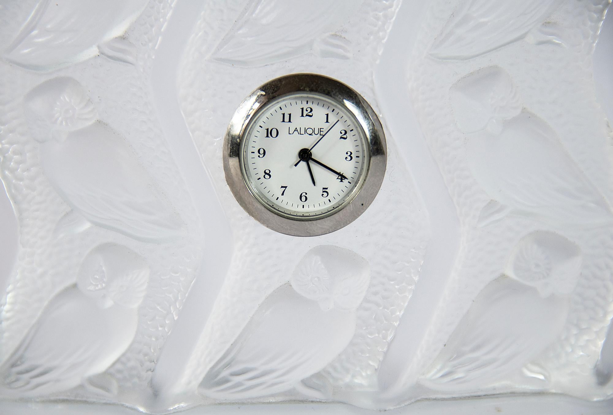 French Lalique Crystal Owl Table Clock In Excellent Condition For Sale In Vilnius, LT