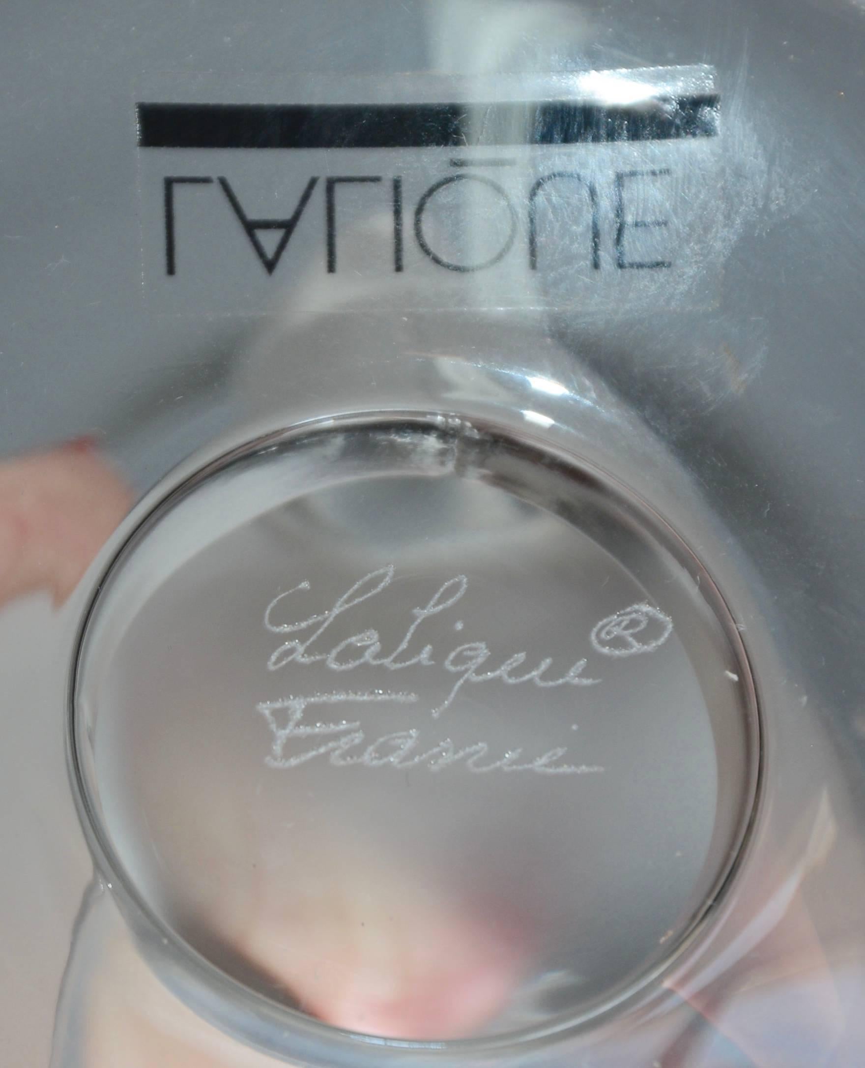 Lalique Deux Cygnes Pair of Swans Clear and Satin Crystal Ring Dish For Sale 2