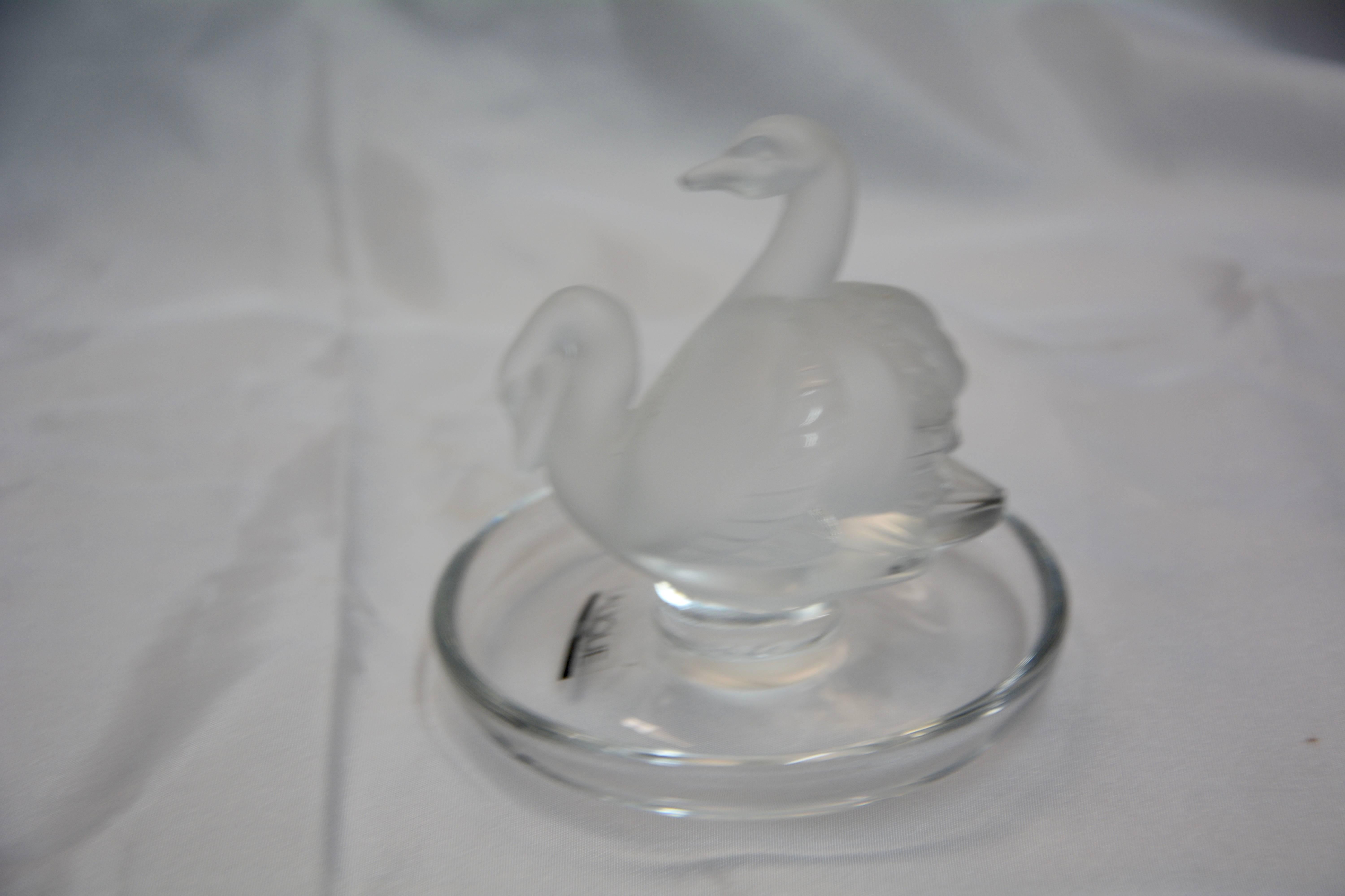 French Lalique Deux Cygnes Pair of Swans Clear and Satin Crystal Ring Dish For Sale