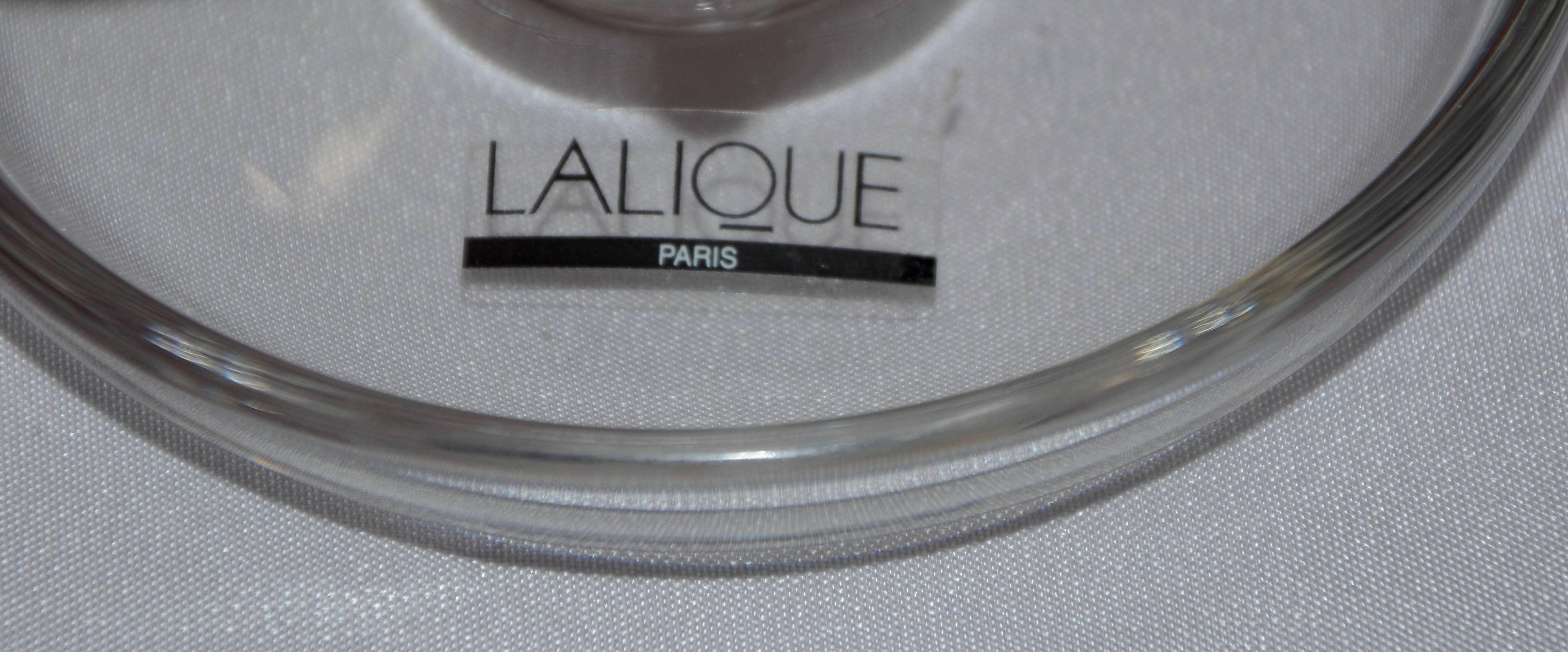 Lalique Deux Cygnes Pair of Swans Clear and Satin Crystal Ring Dish In Good Condition For Sale In Cookeville, TN