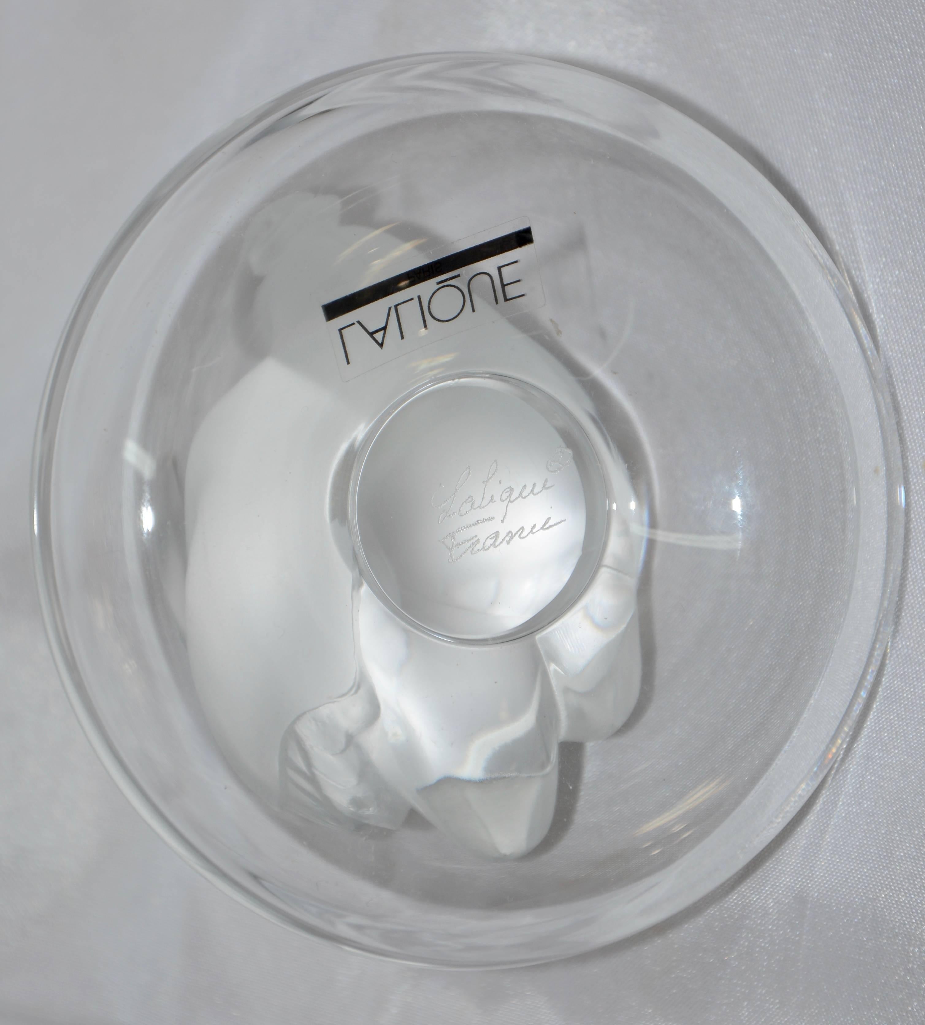 Lalique Deux Cygnes Pair of Swans Clear and Satin Crystal Ring Dish For Sale 1
