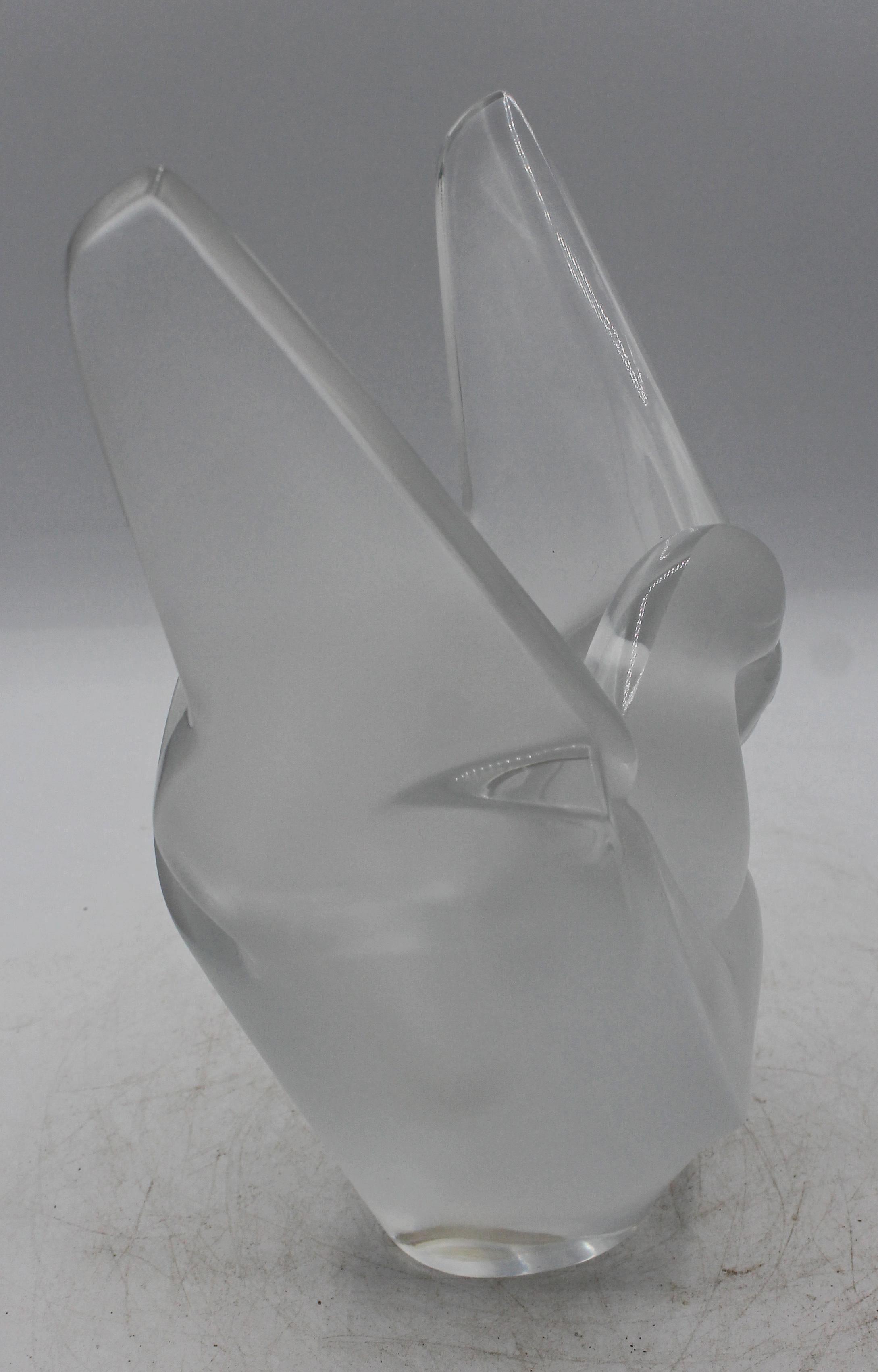 Vaso francese Lalique Sylvie in cristallo con colombe innamorate In condizioni buone in vendita a Chapel Hill, NC