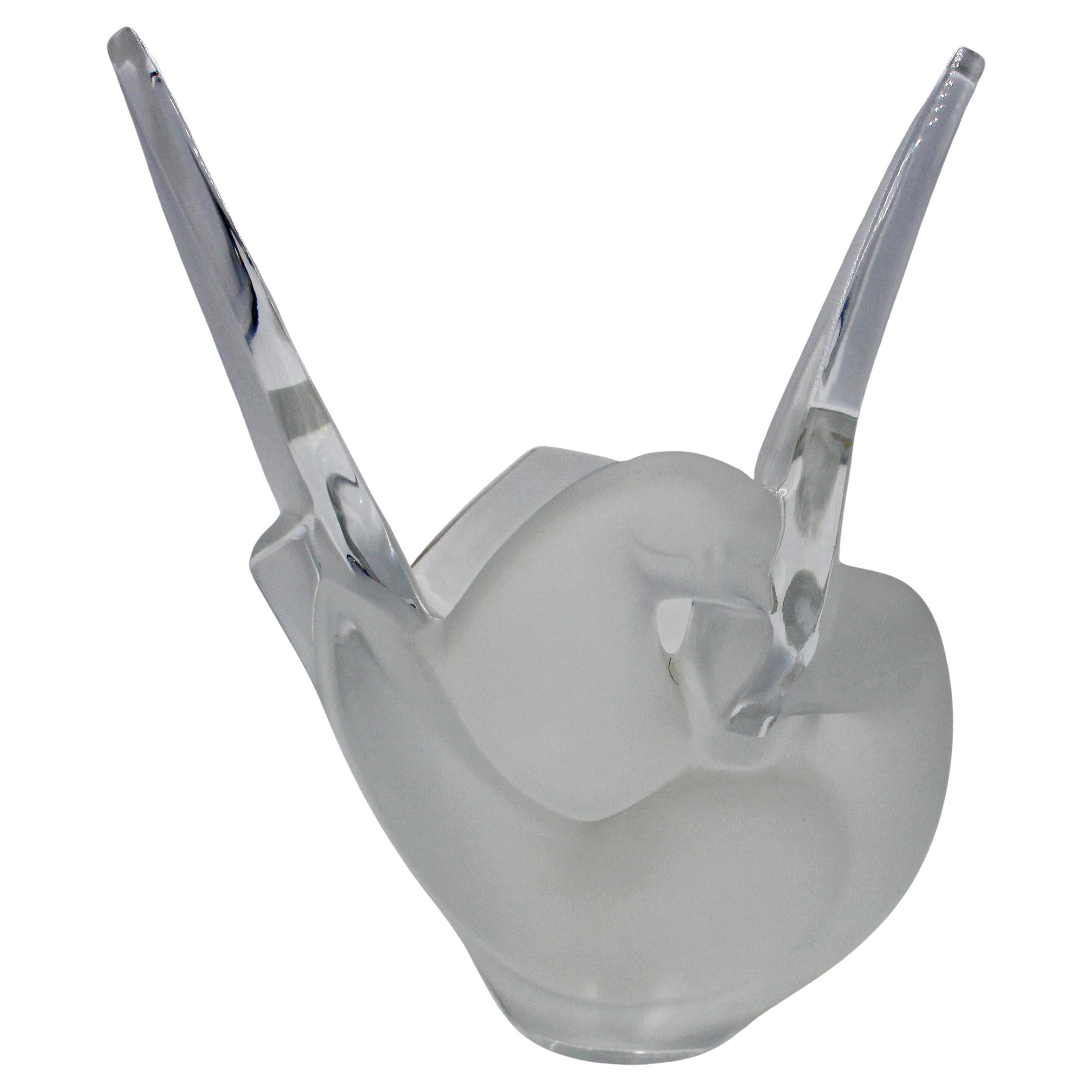 Vaso francese Lalique Sylvie in cristallo con colombe innamorate in vendita