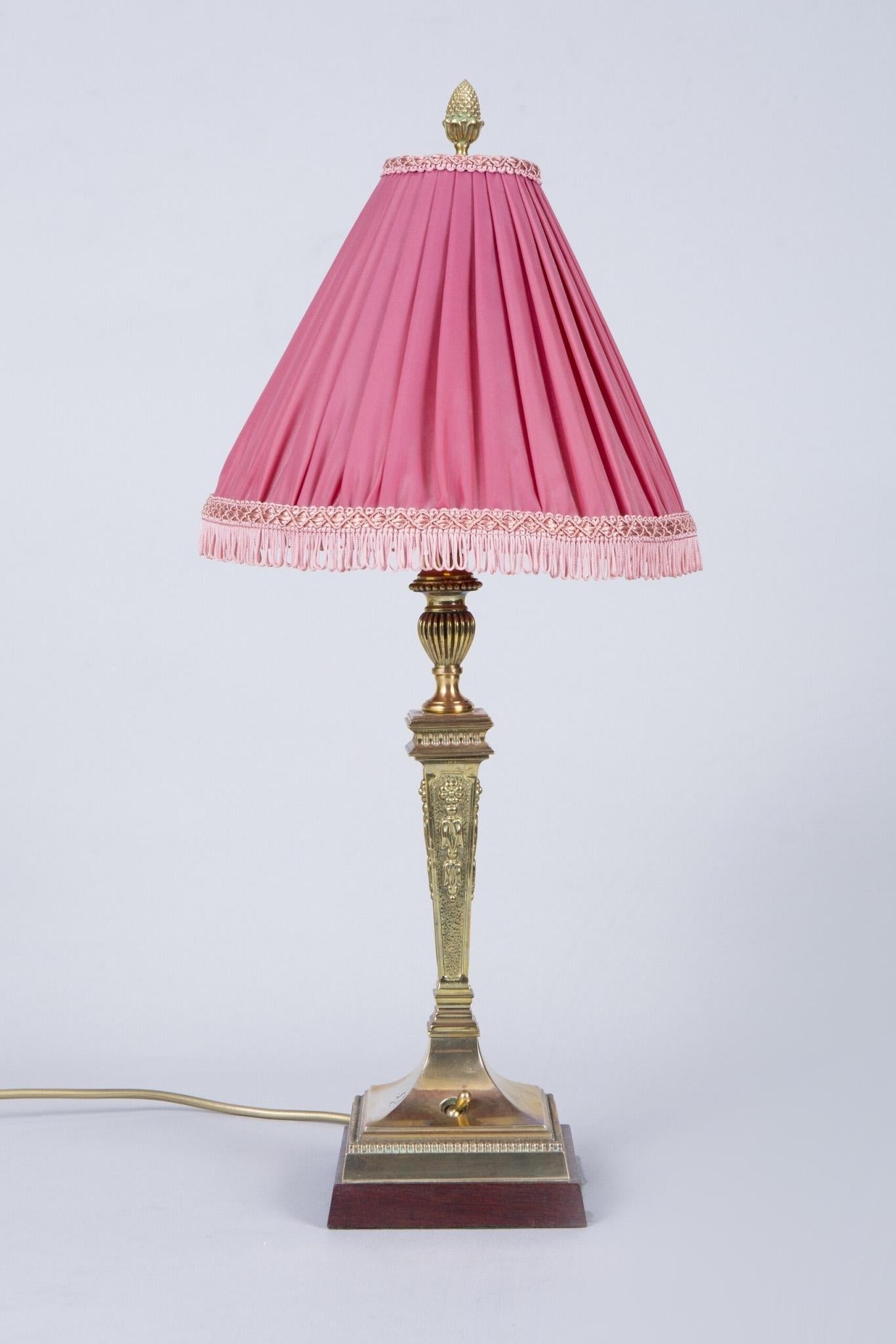 French lamp, 19th century, original condition, Period 1890s
Non-traditional French lamp. Diameter is 24 cm and height is 53 cm.





  