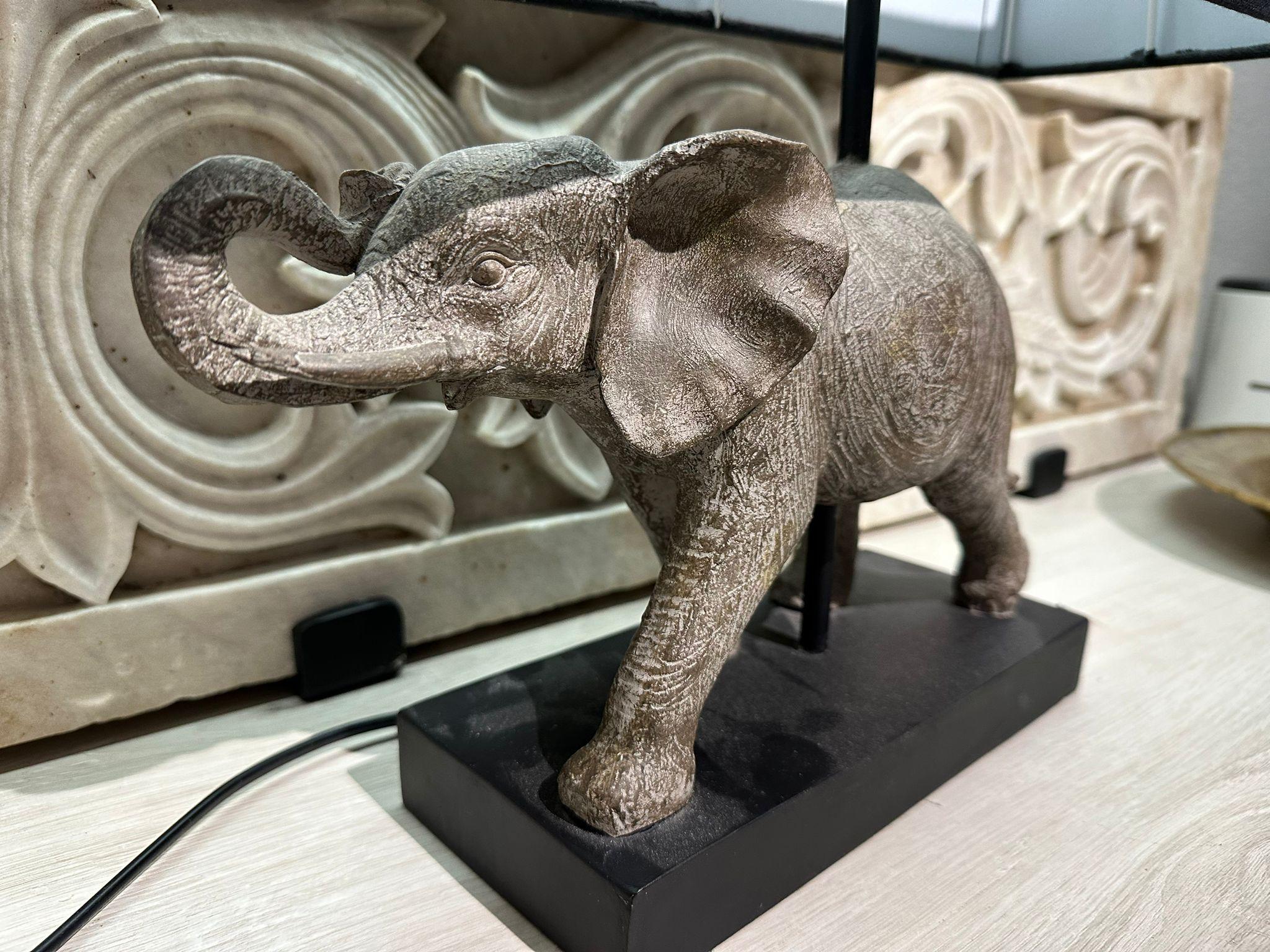 Französische Lampe „Elephant“ „Elephant“, neu mit Video (Harz) im Angebot