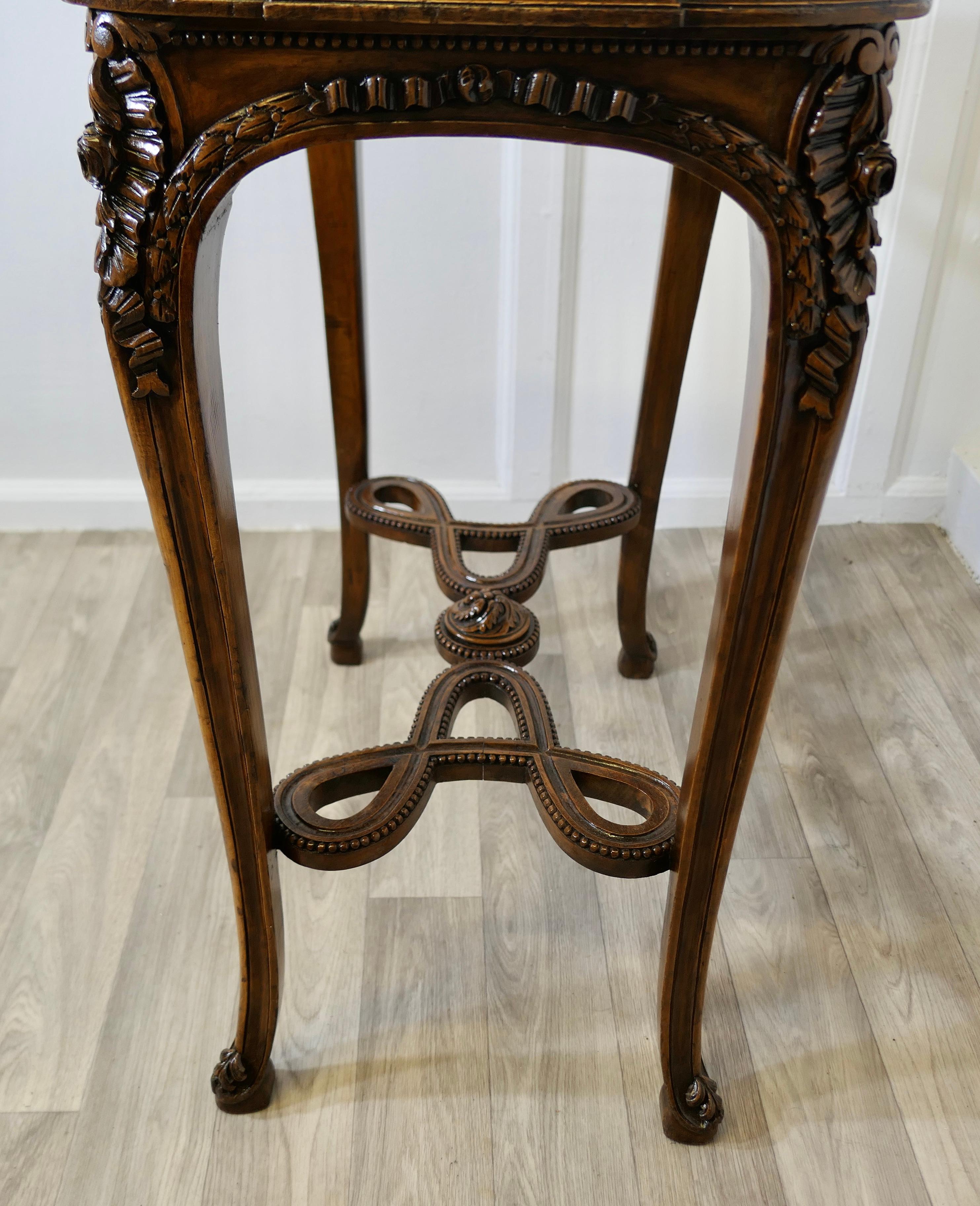 French Lamp Table with Carved Decoration and Marble Top For Sale 4