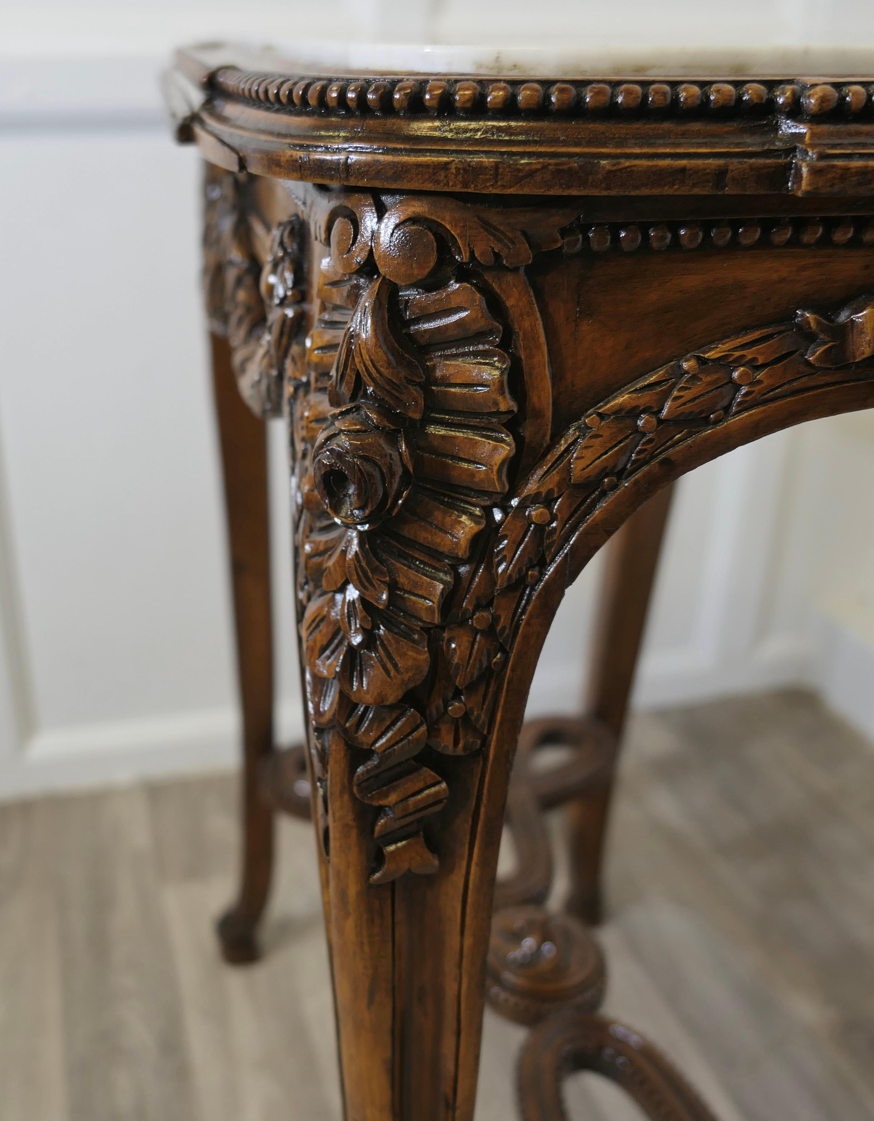 French Lamp Table with Carved Decoration and Marble Top For Sale 5