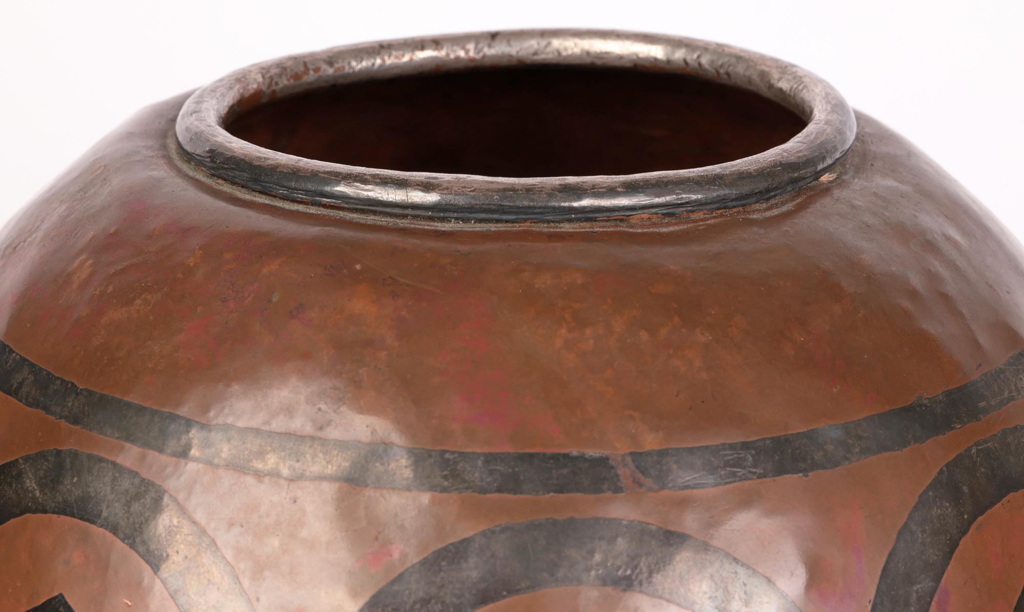 Grand vase français Art Nouveau en cuivre recouvert d'argent signé Dubois en vente 1