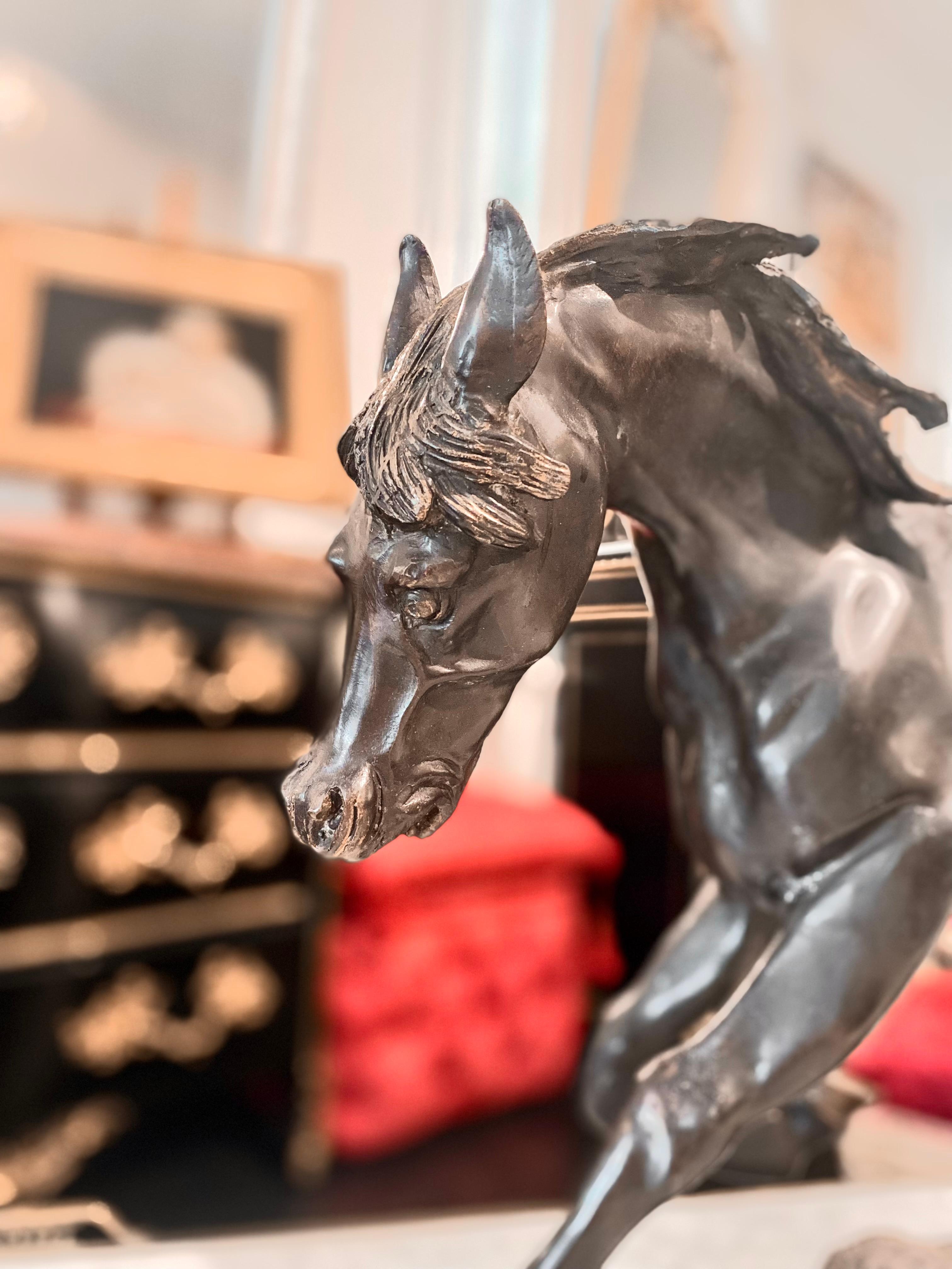 Francese French Large Bronze Horse Sculpture on Bronze Base in vendita