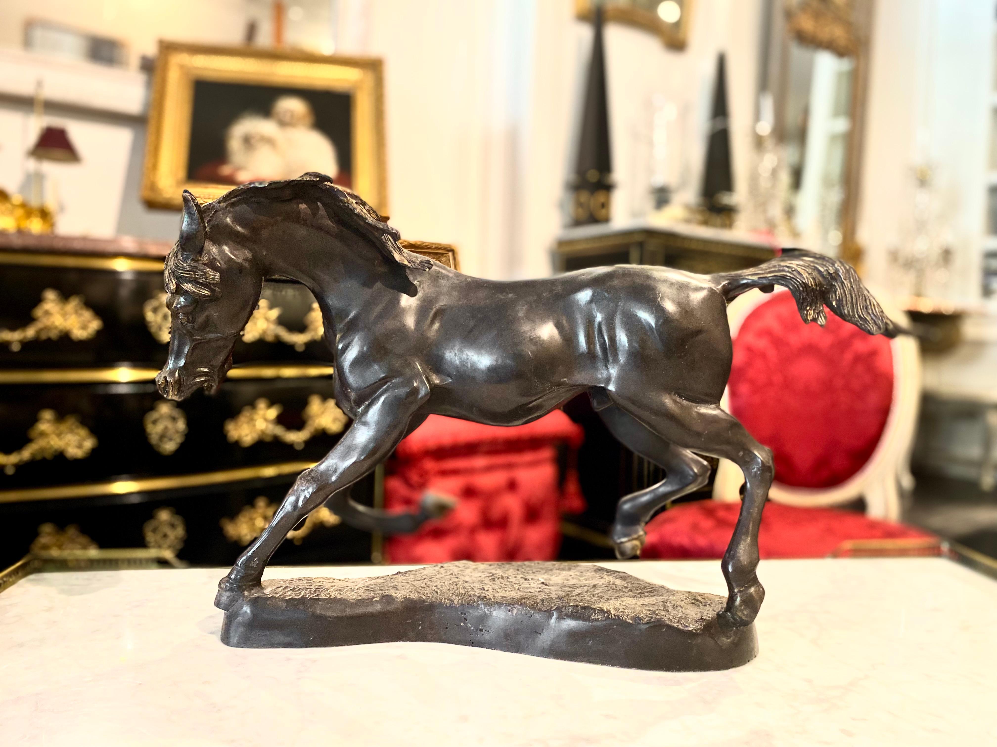 Intagliato French Large Bronze Horse Sculpture on Bronze Base in vendita