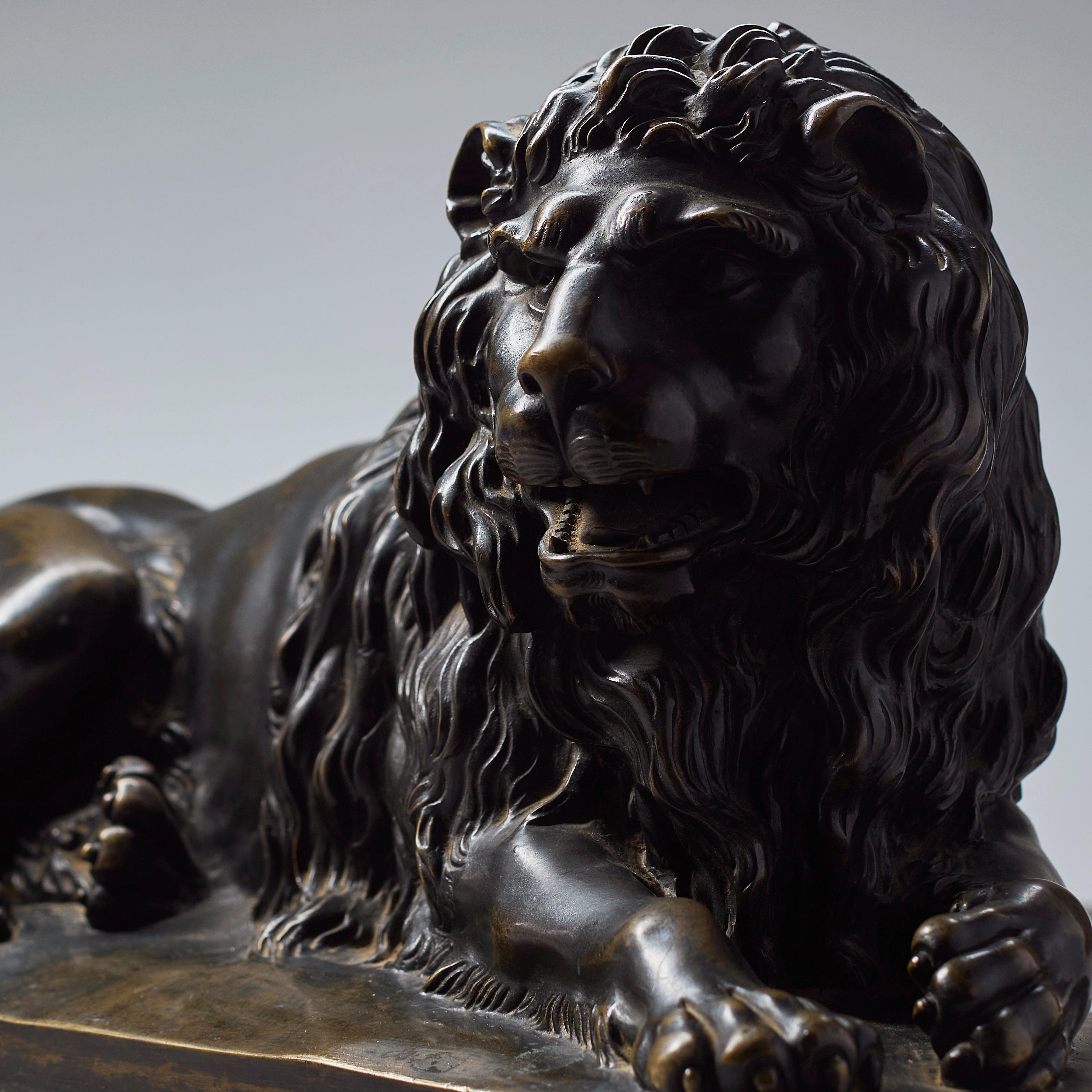 Néoclassique Grand bronze français représentant un lion d'après Claude Michel Clodion, 19e siècle en vente