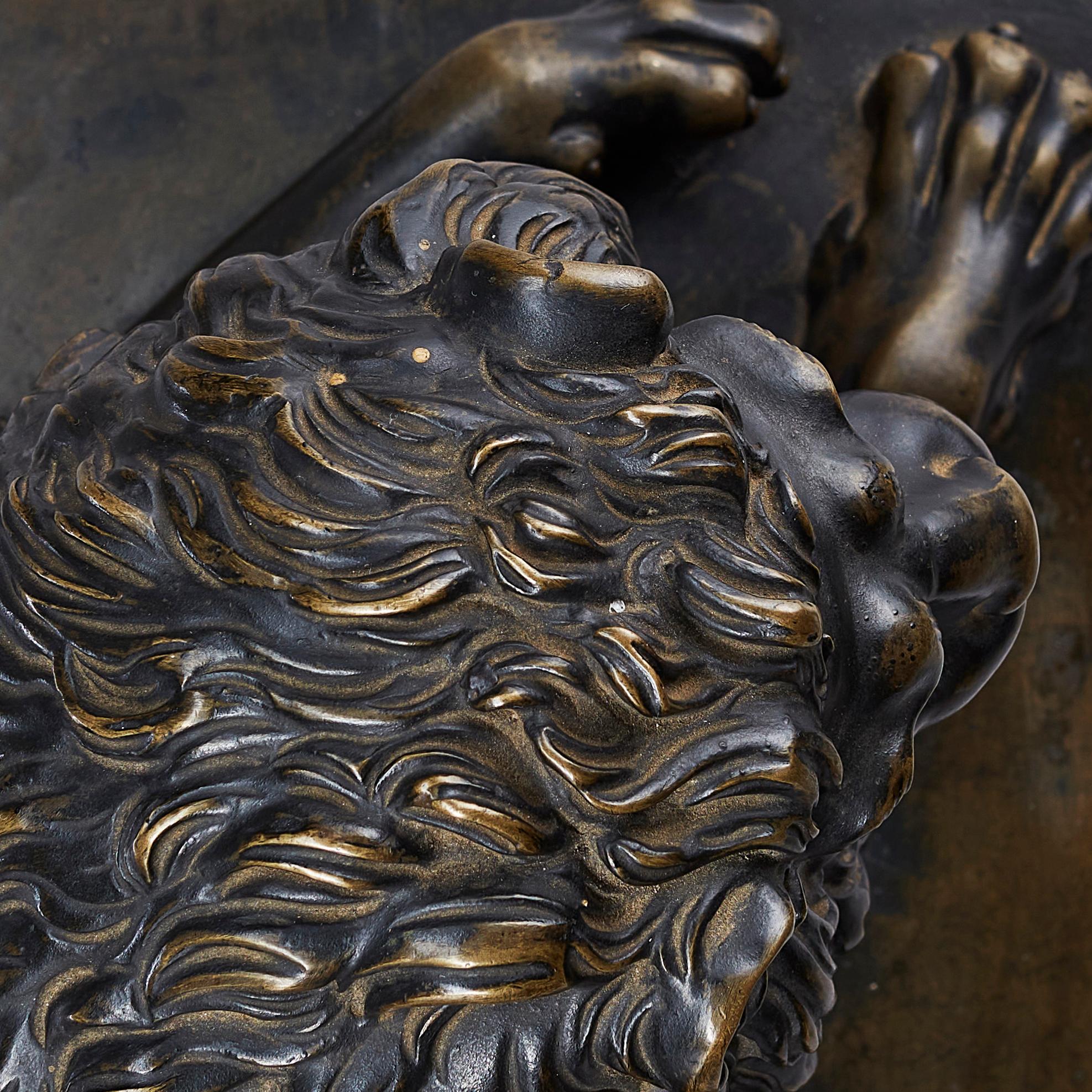 Französische große Bronze eines Löwen aus dem 19. Jahrhundert nach Claude Michel Clodion im Zustand „Gut“ im Angebot in Worpswede / Bremen, DE