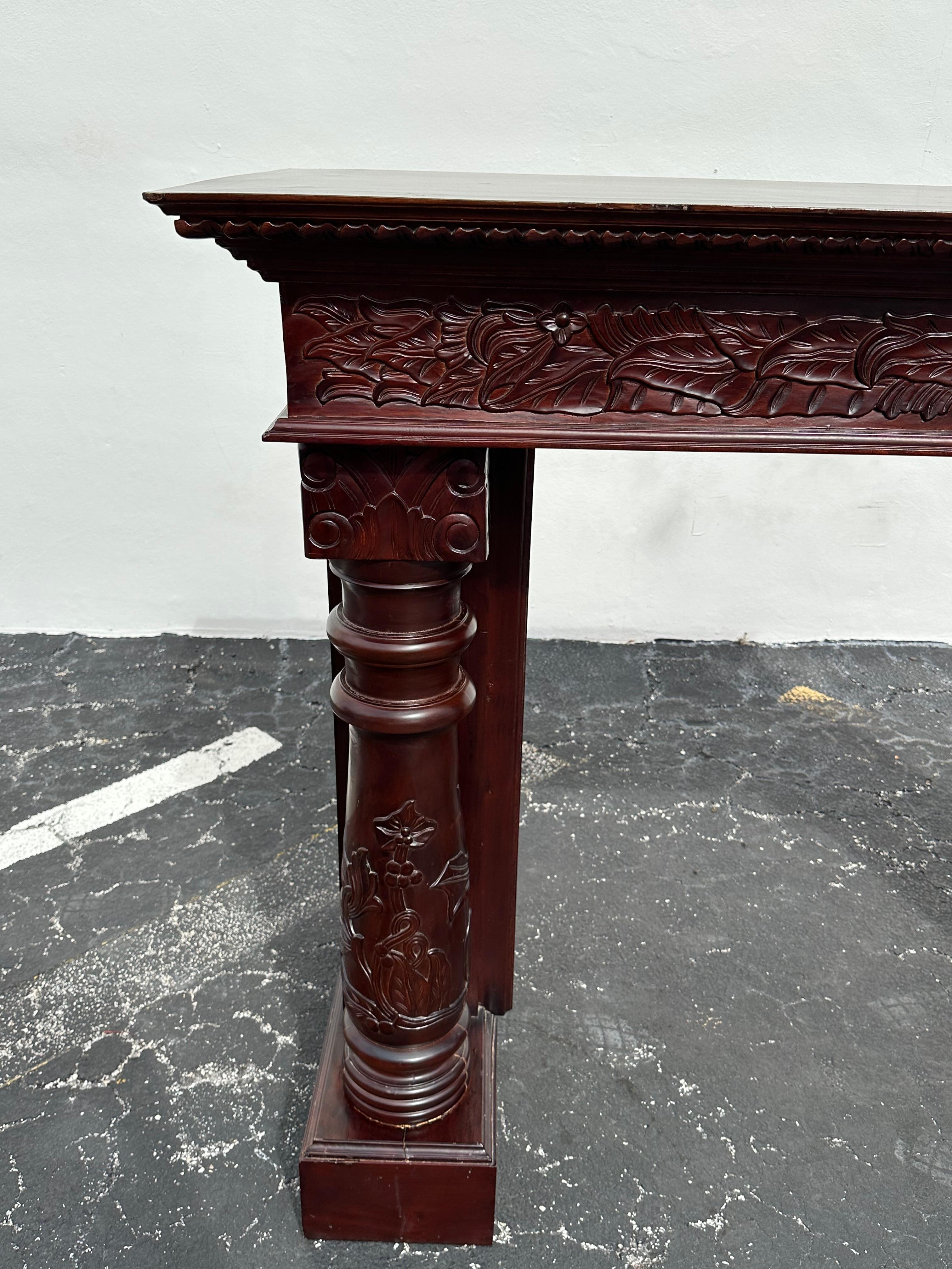 Grande cheminée française de style Louis en acajou hautement sculptée en vente 5