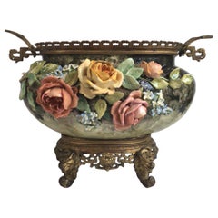 Grande jardinière française en majolique avec roses et bronze d'Edouard Gilles, vers 1880