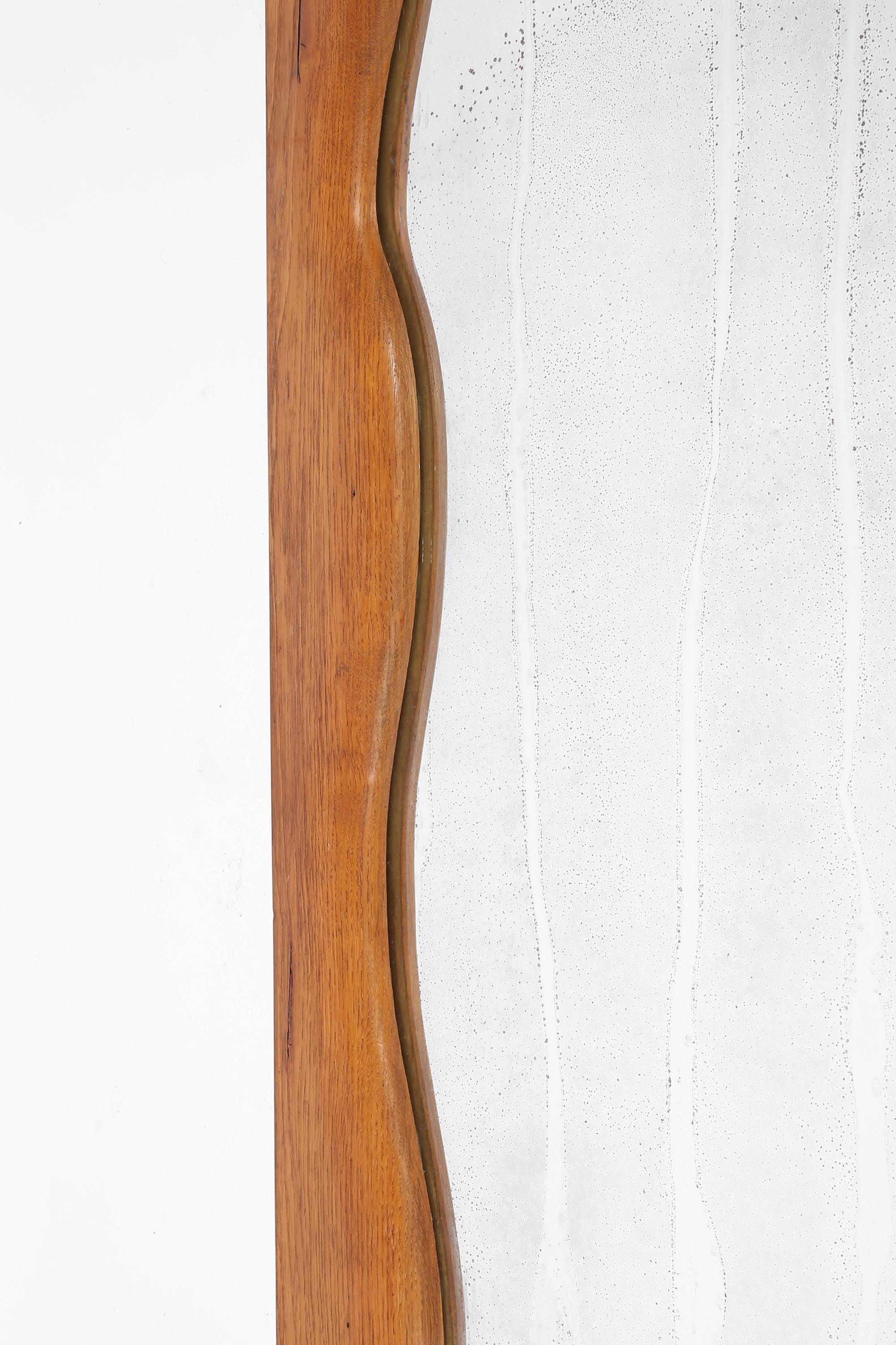 Grande specchio da terra francese della metà del secolo scorso con cornice a forma libera in Oak in vendita 7