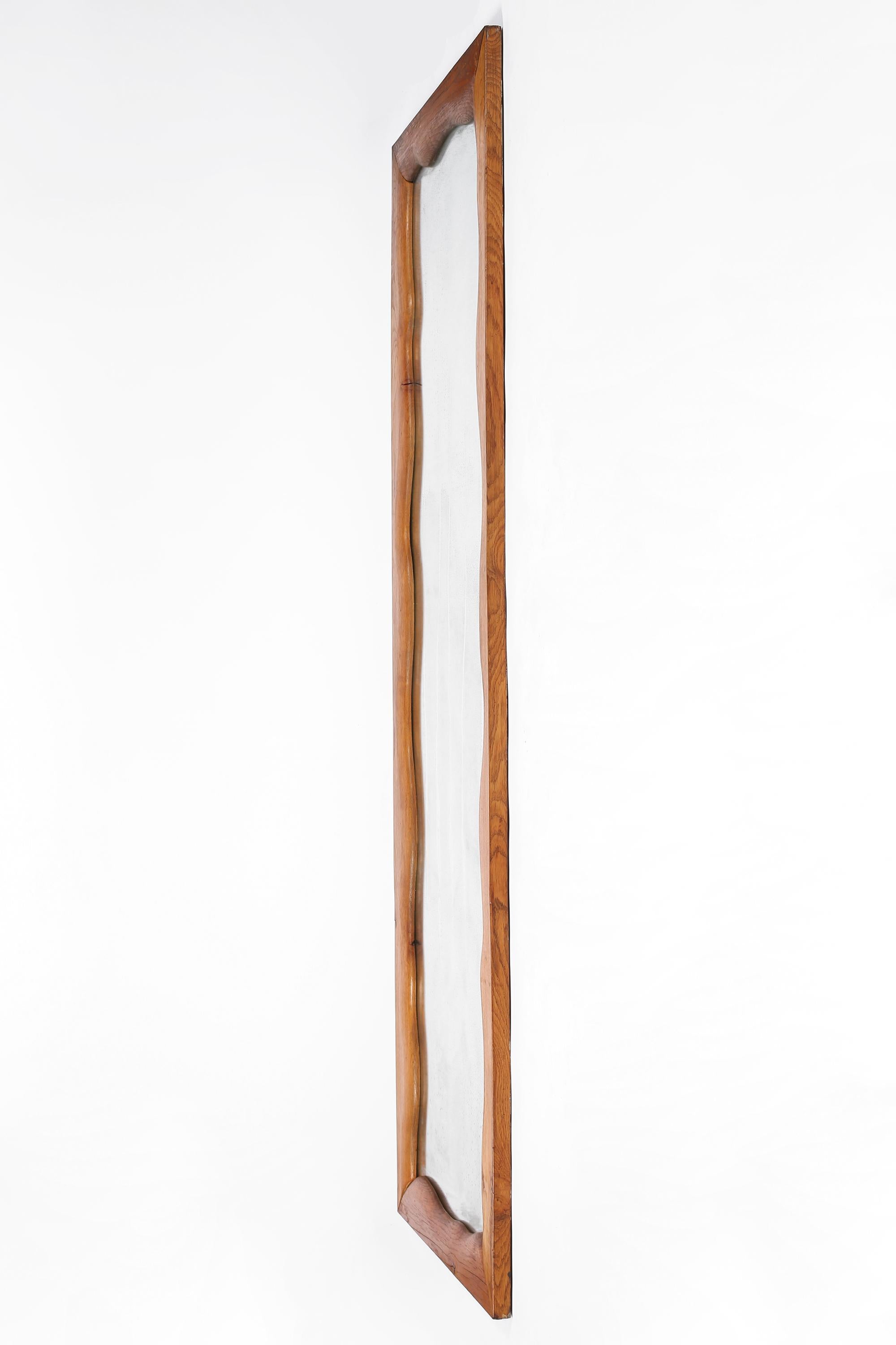 Grande specchio da terra francese della metà del secolo scorso con cornice a forma libera in Oak in vendita 1