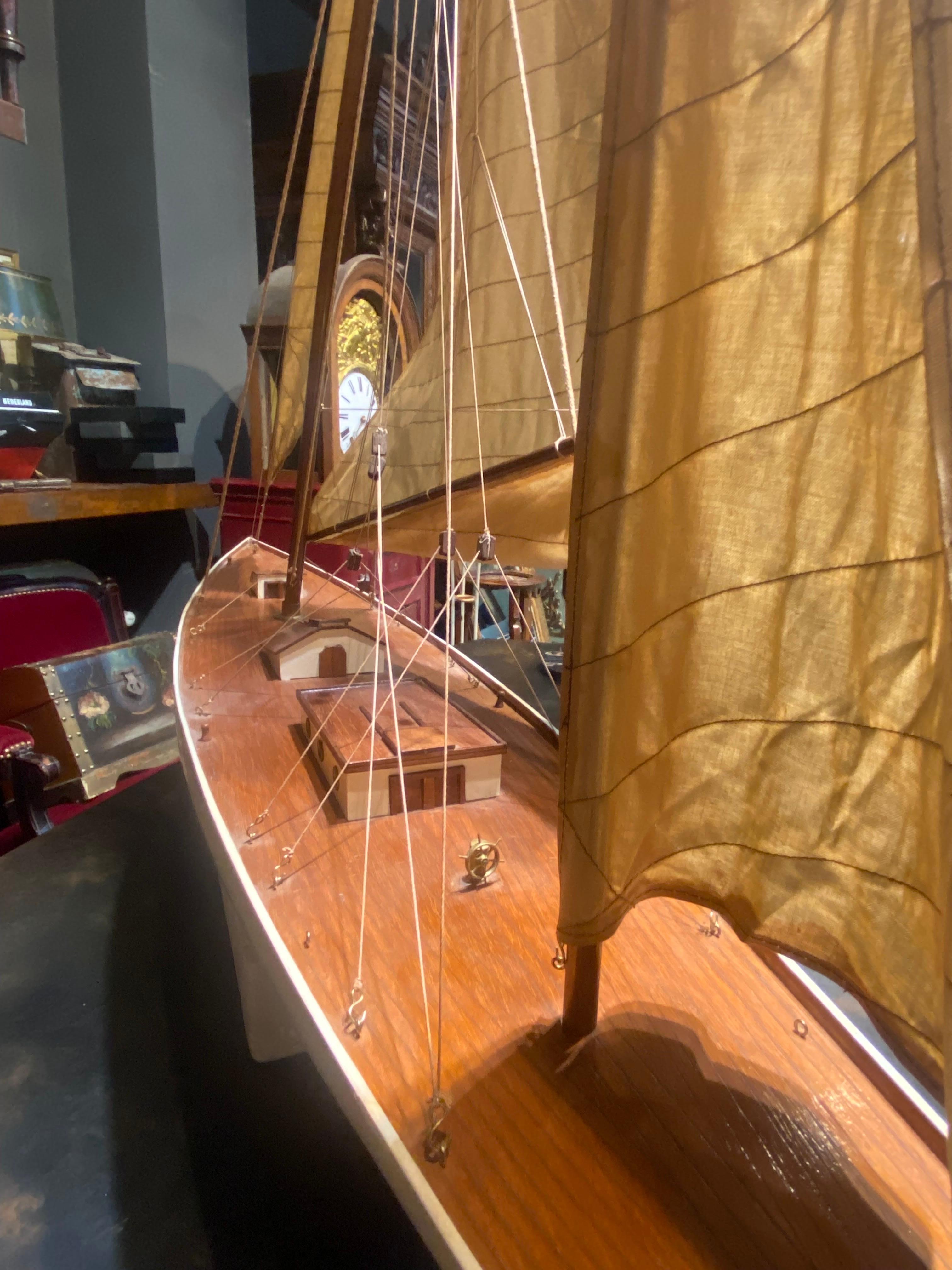 French Large Model of Eric Tabarly's Pen Duick Sailboat in Varnished Wood In Good Condition For Sale In Sofia, BG