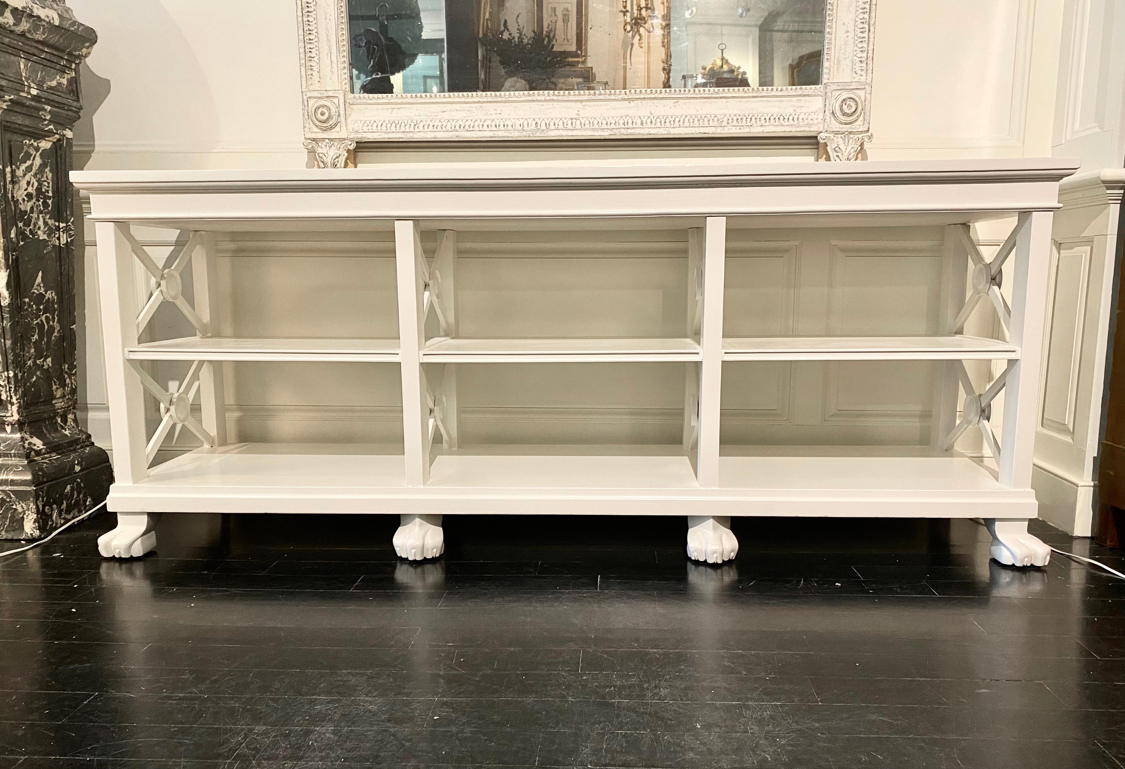 French Large Neoclassical Bookcase, Painted in White Lacquer In Good Condition In Montreal, Quebec