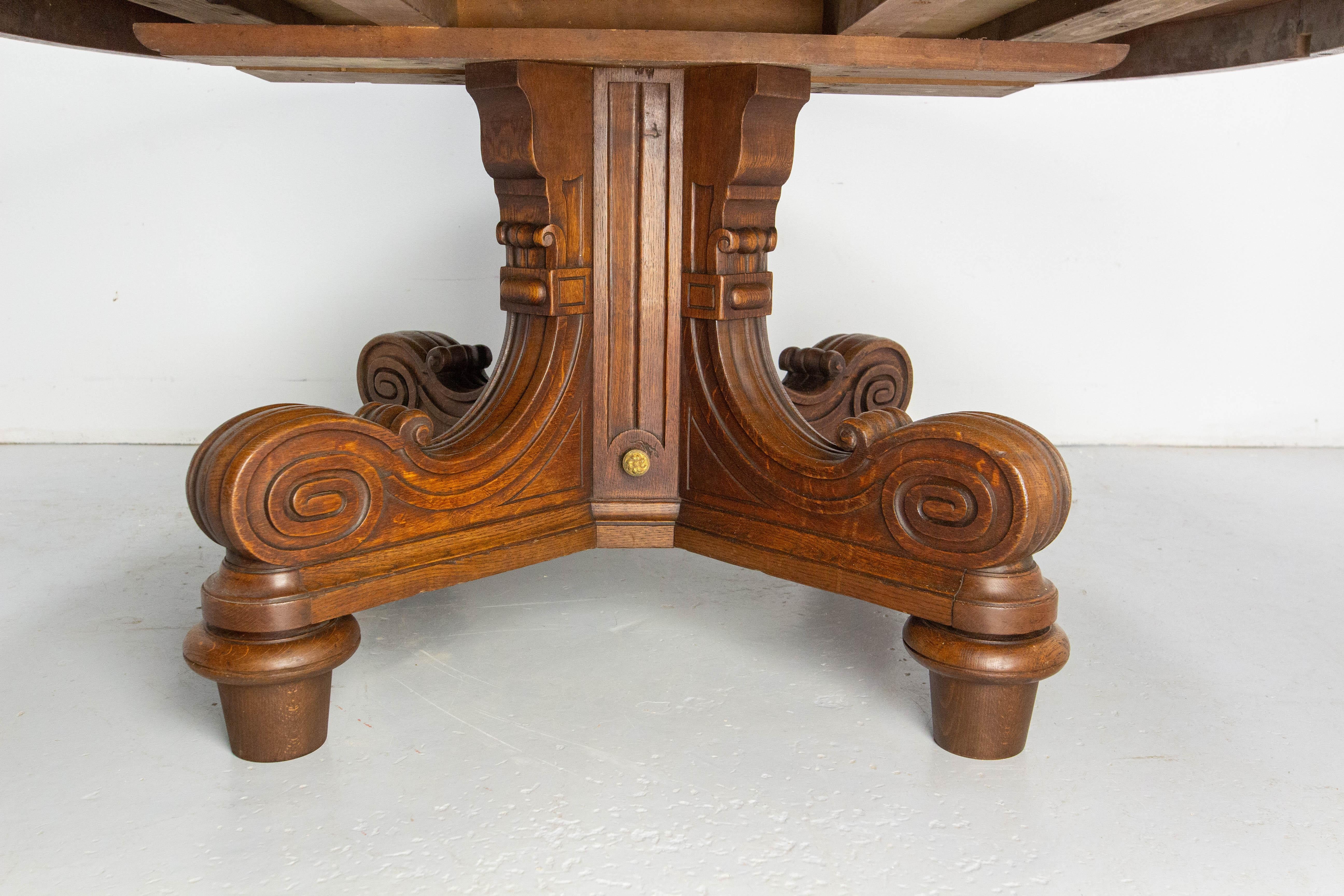 French Large Round Oak Dining Table, 19th Century For Sale 1